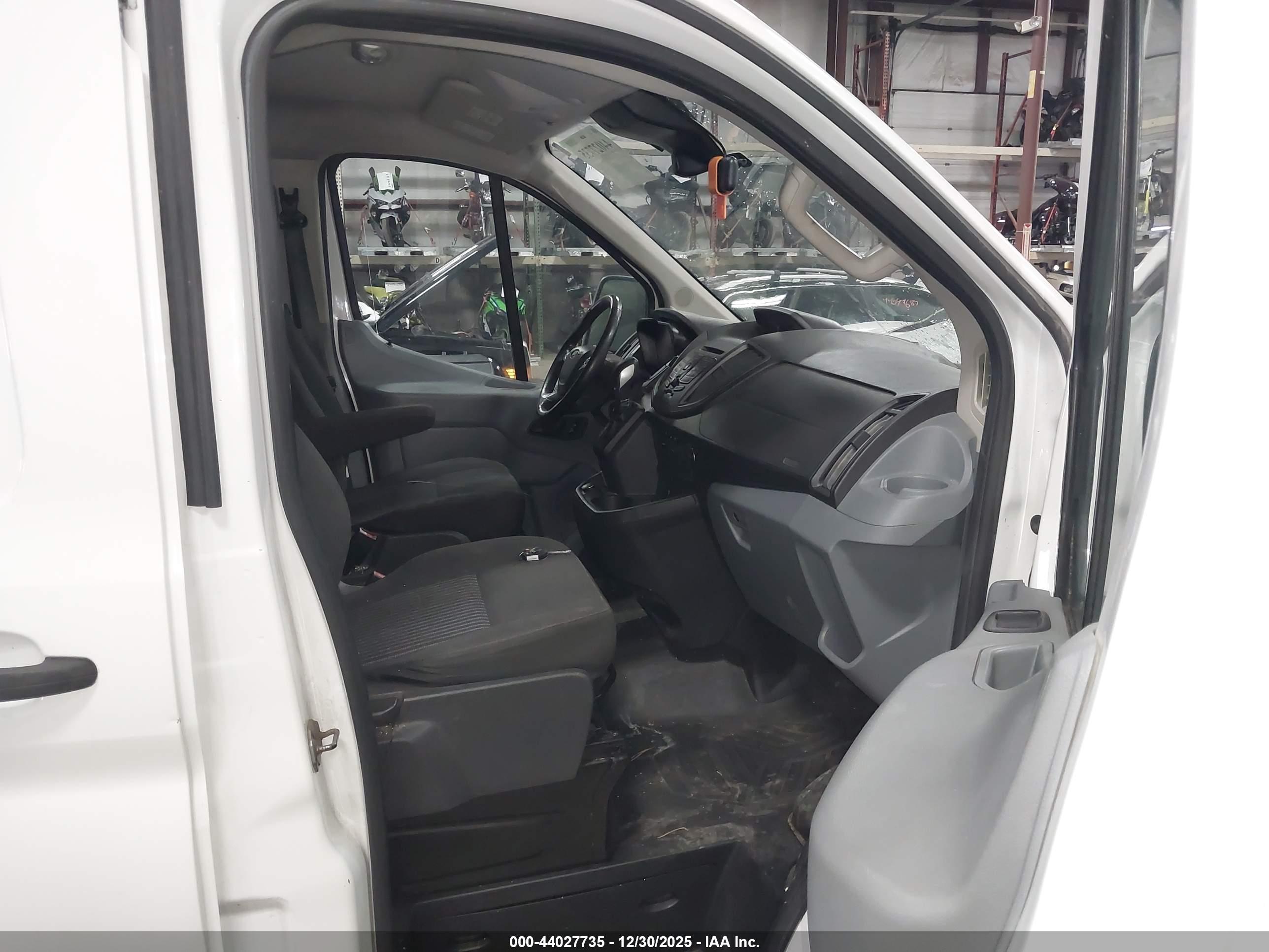 FORD TRANSIT-150 image 5