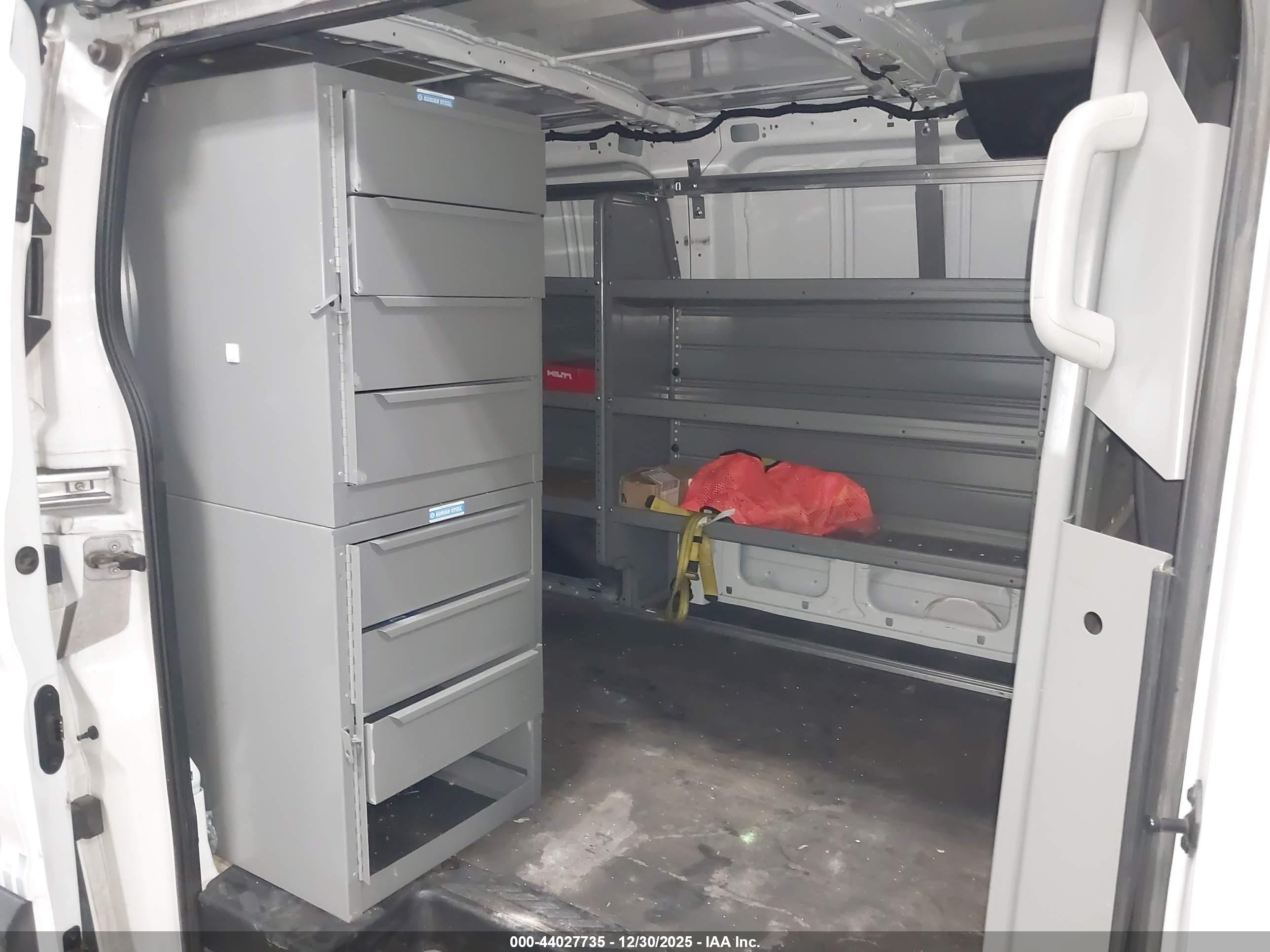 FORD TRANSIT-150 image 8