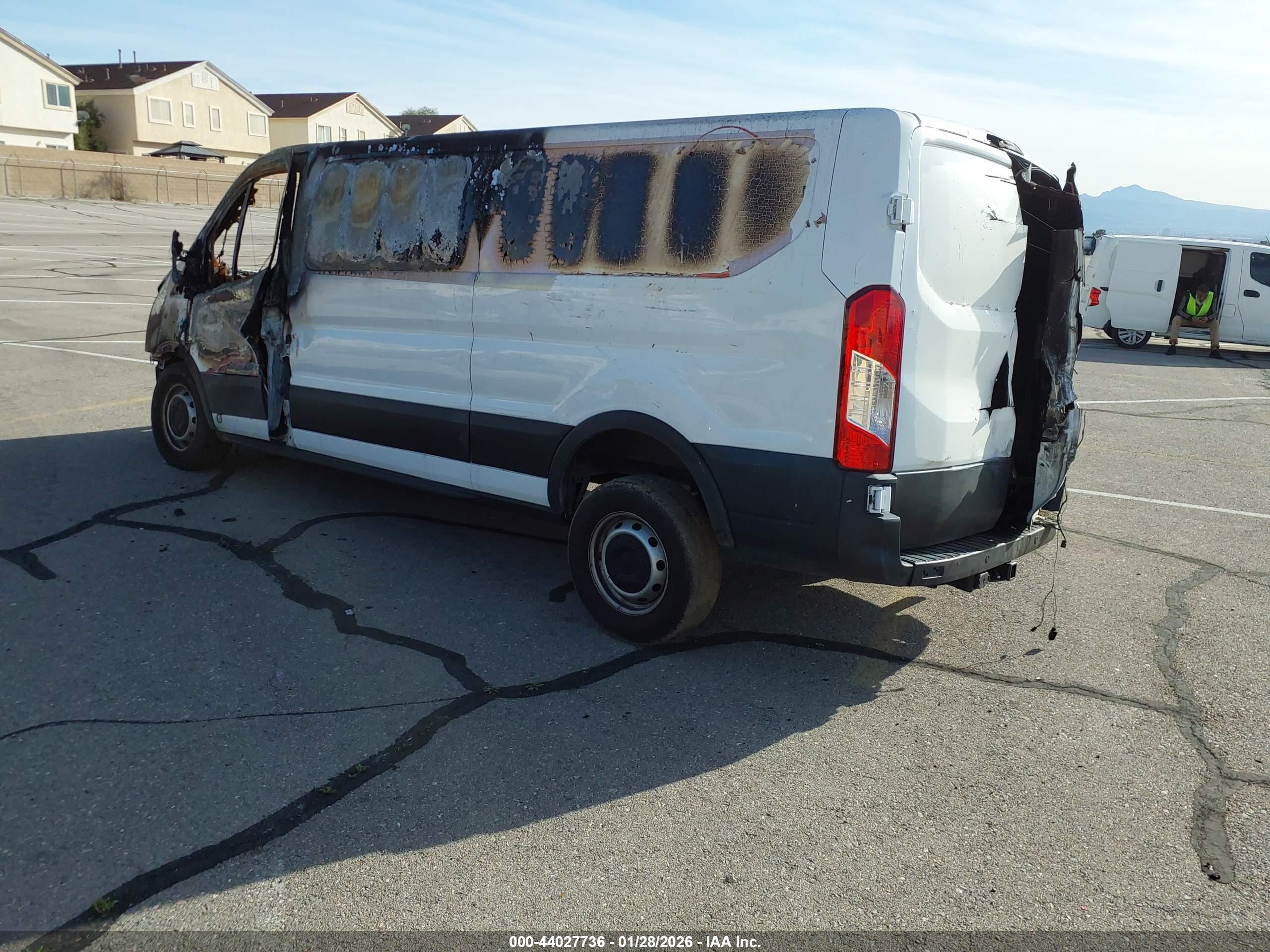 FORD TRANSIT-250 image 3