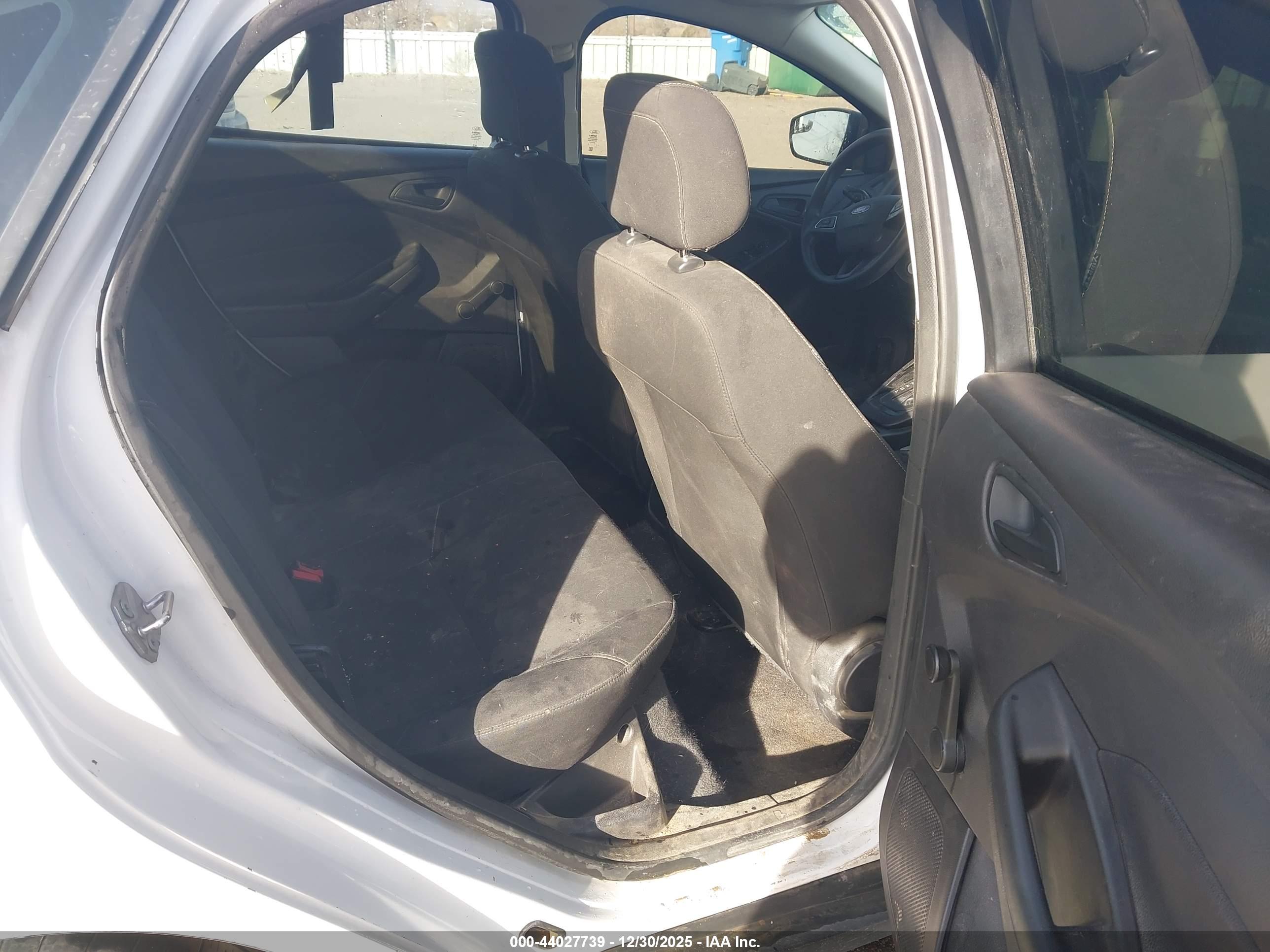 FORD FOCUS image 8