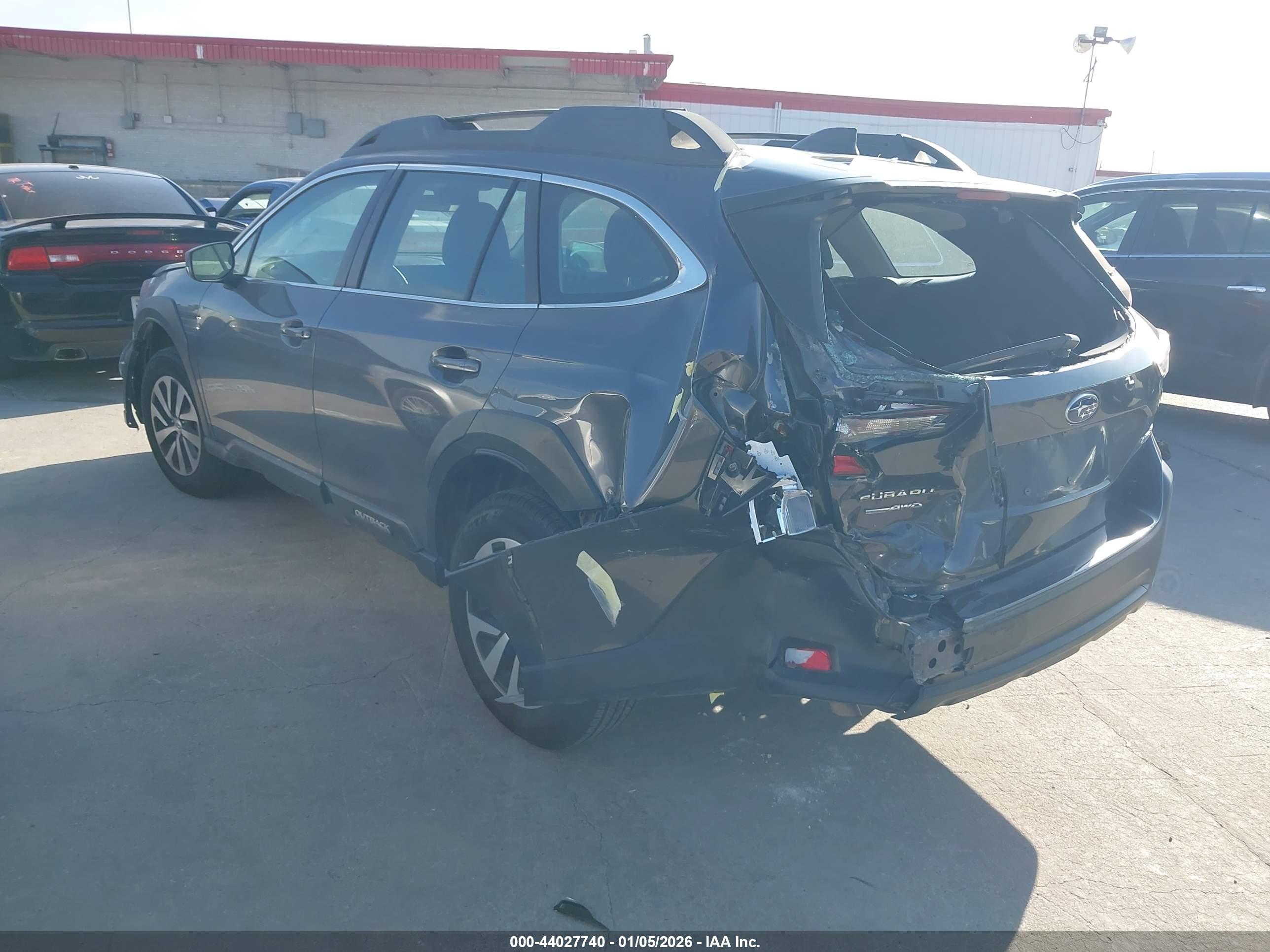 SUBARU OUTBACK image 3