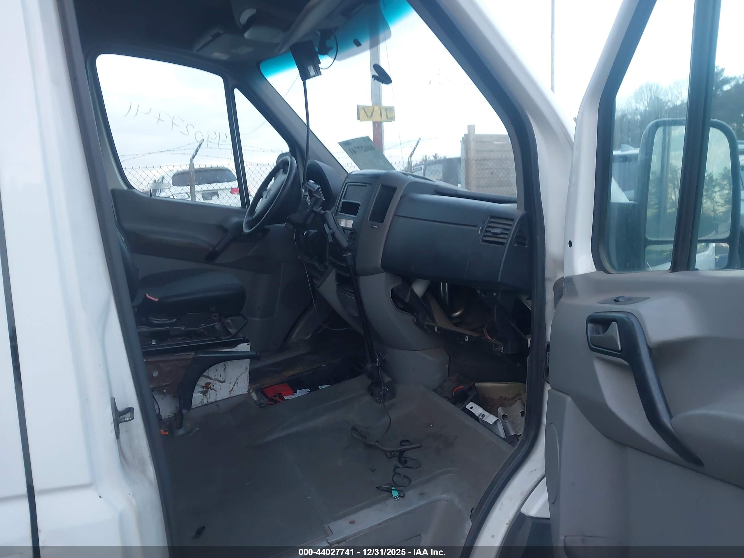 MERCEDES-BENZ SPRINTER image 5