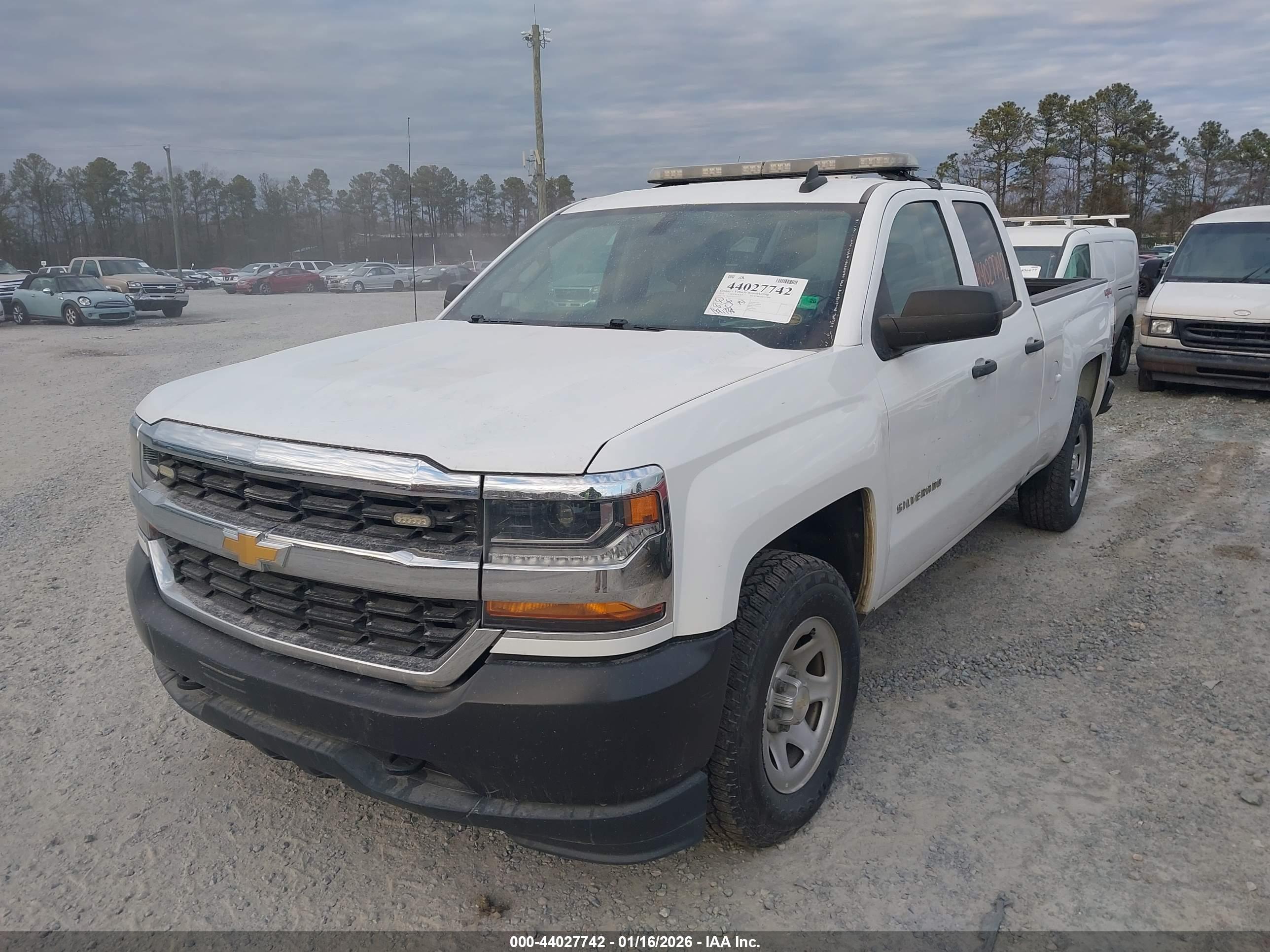 CHEVROLET SILVERADO image 6