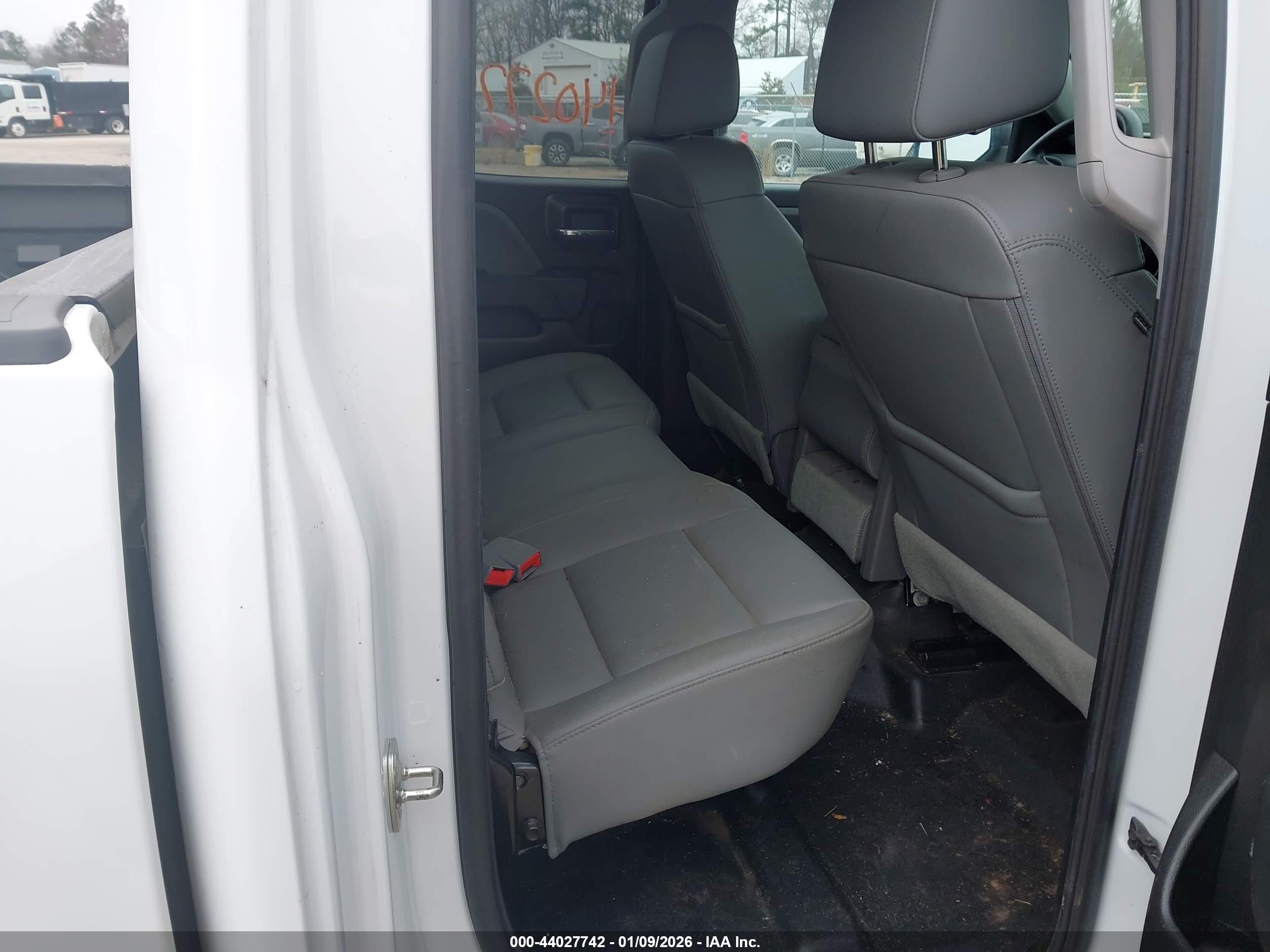CHEVROLET SILVERADO image 8