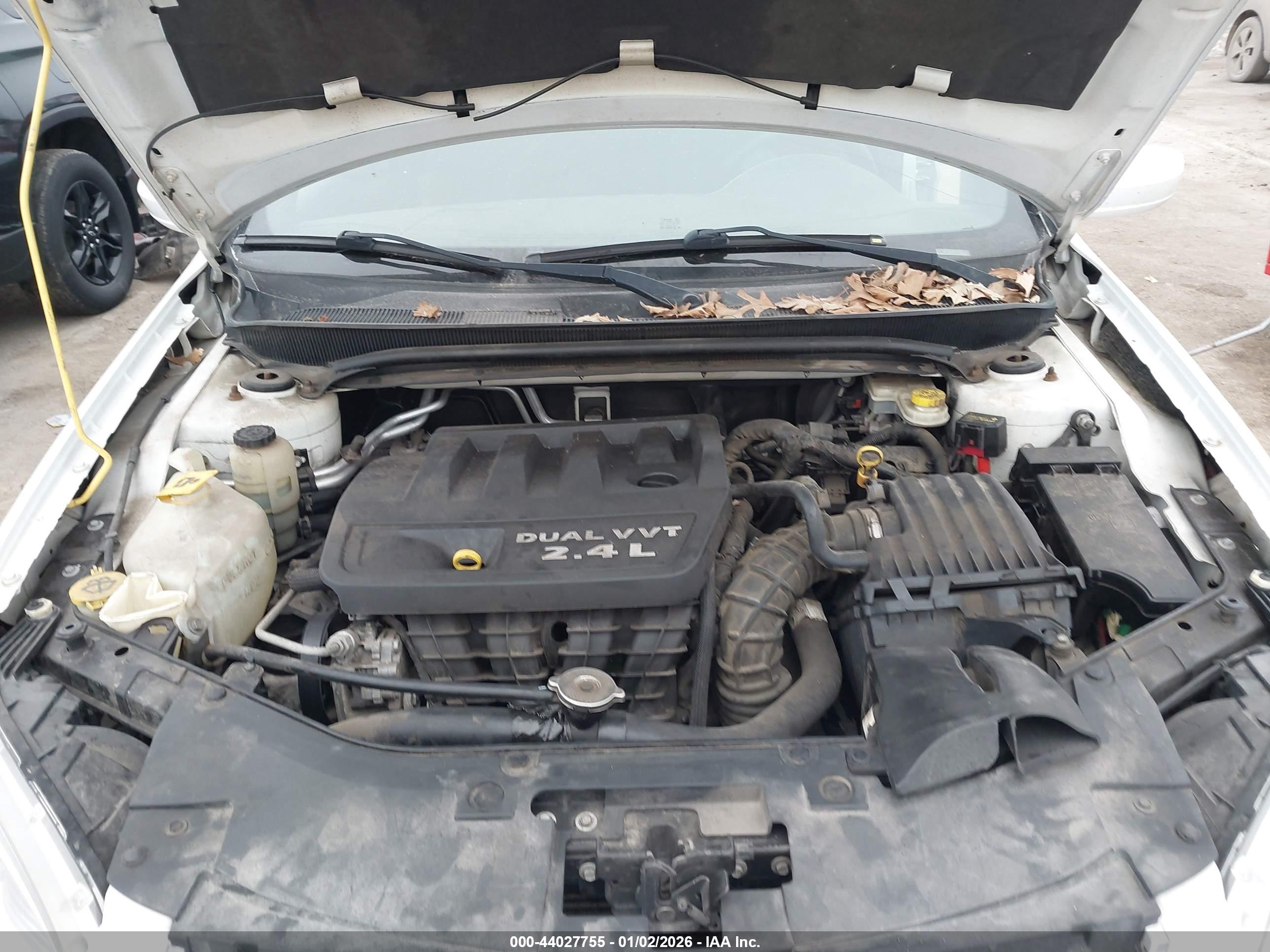 CHRYSLER 200 image 10