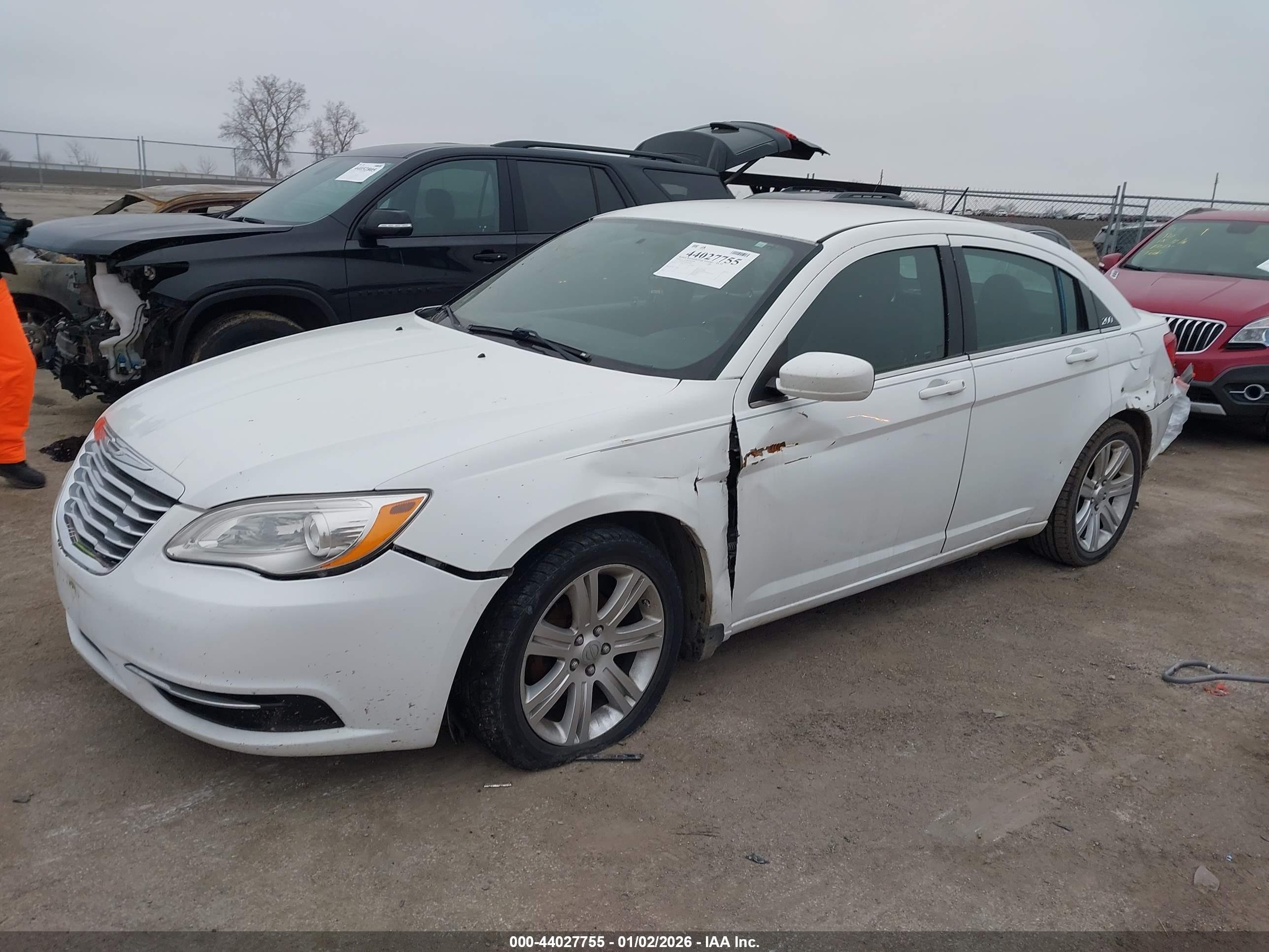 CHRYSLER 200 image 2