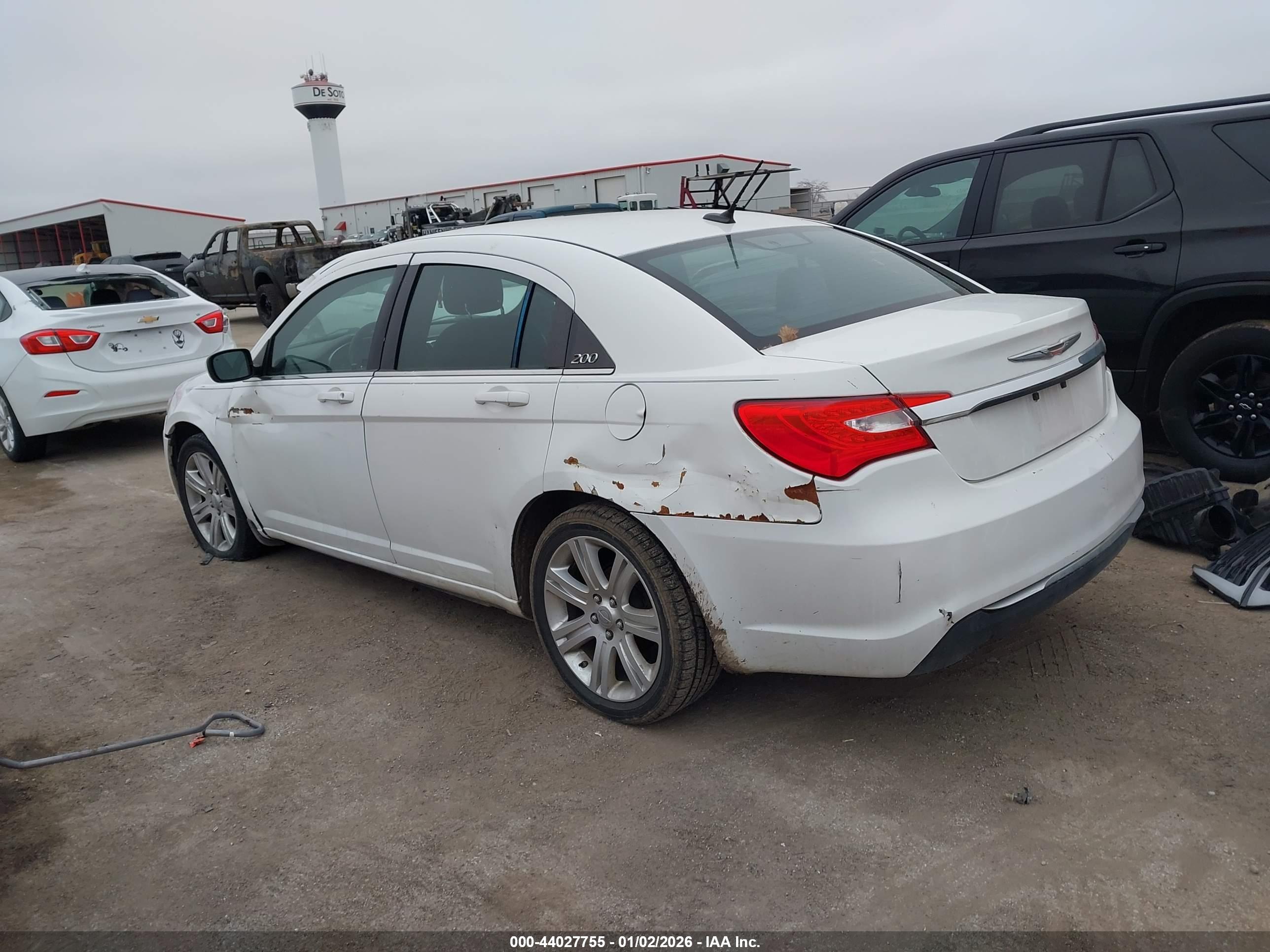 CHRYSLER 200 image 3