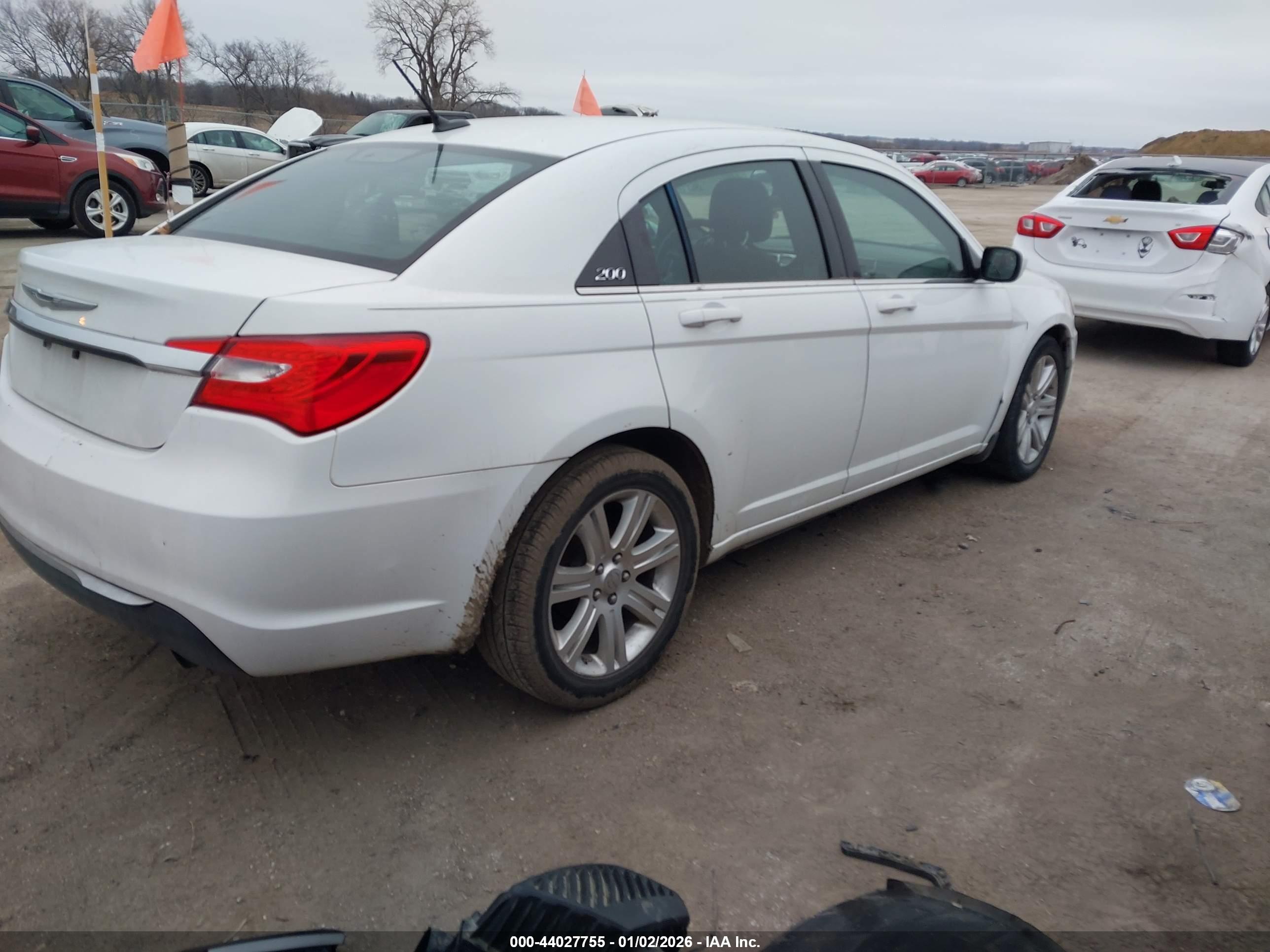 CHRYSLER 200 image 4