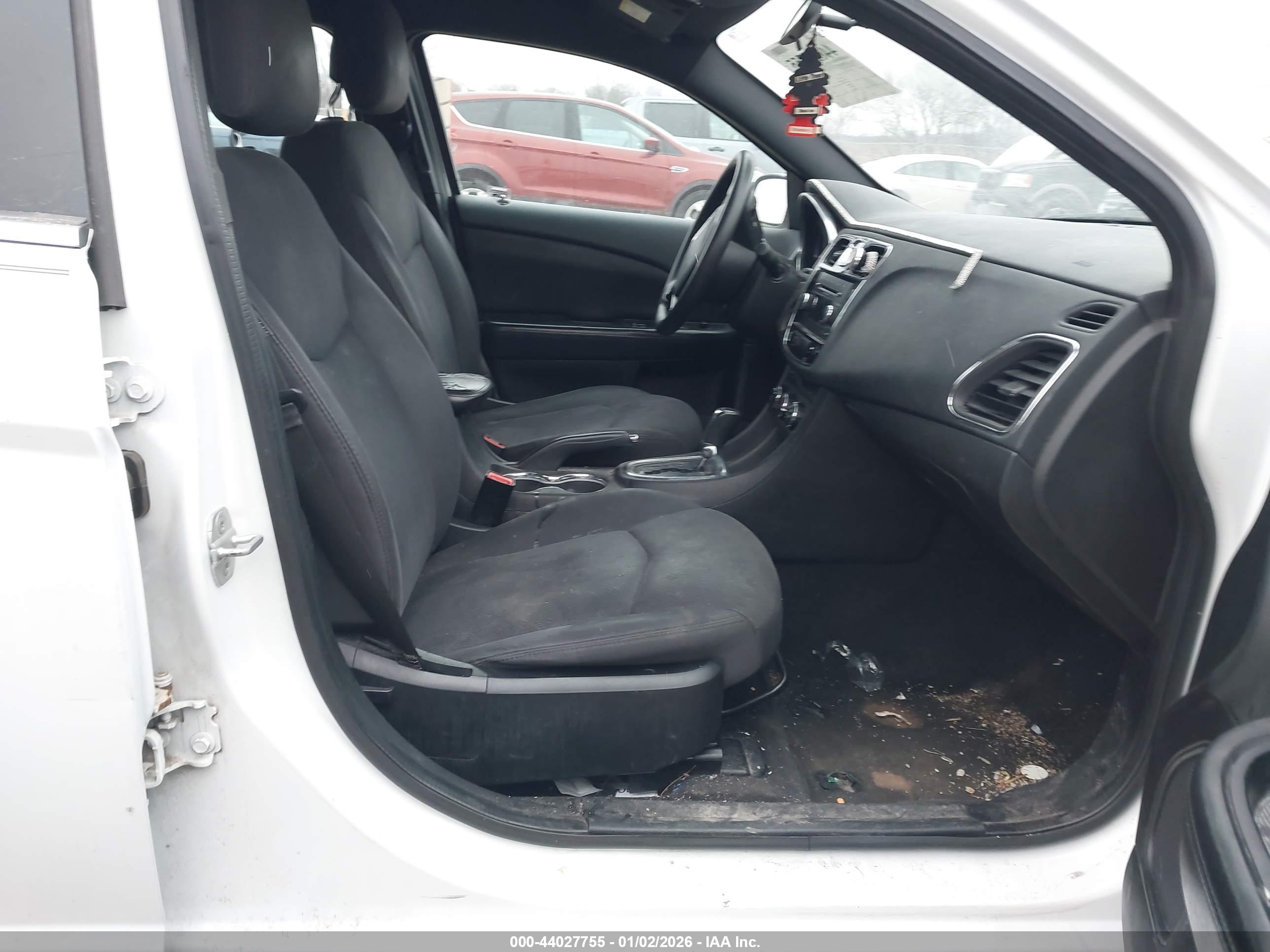 CHRYSLER 200 image 5