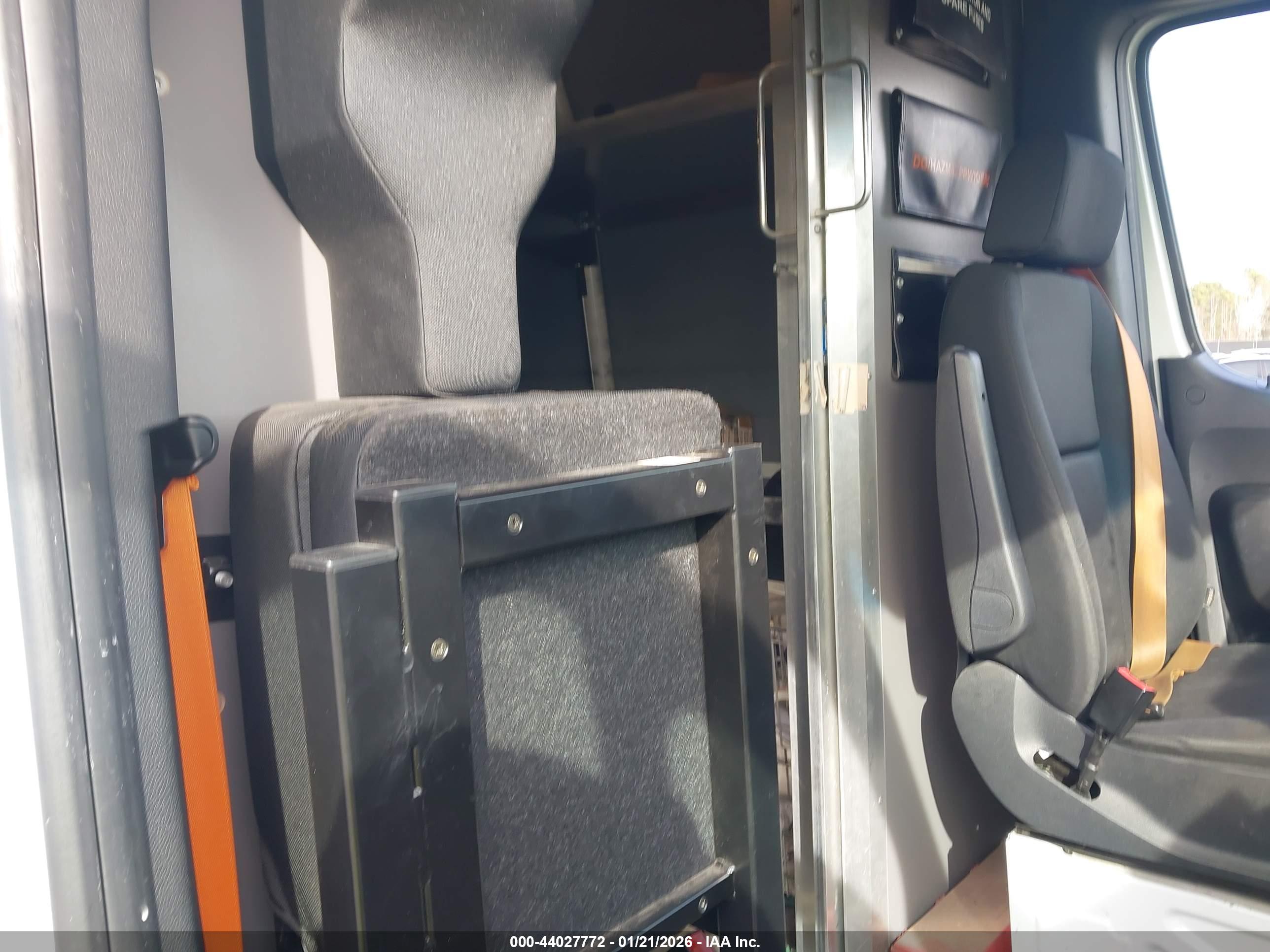 MERCEDES-BENZ SPRINTER image 8
