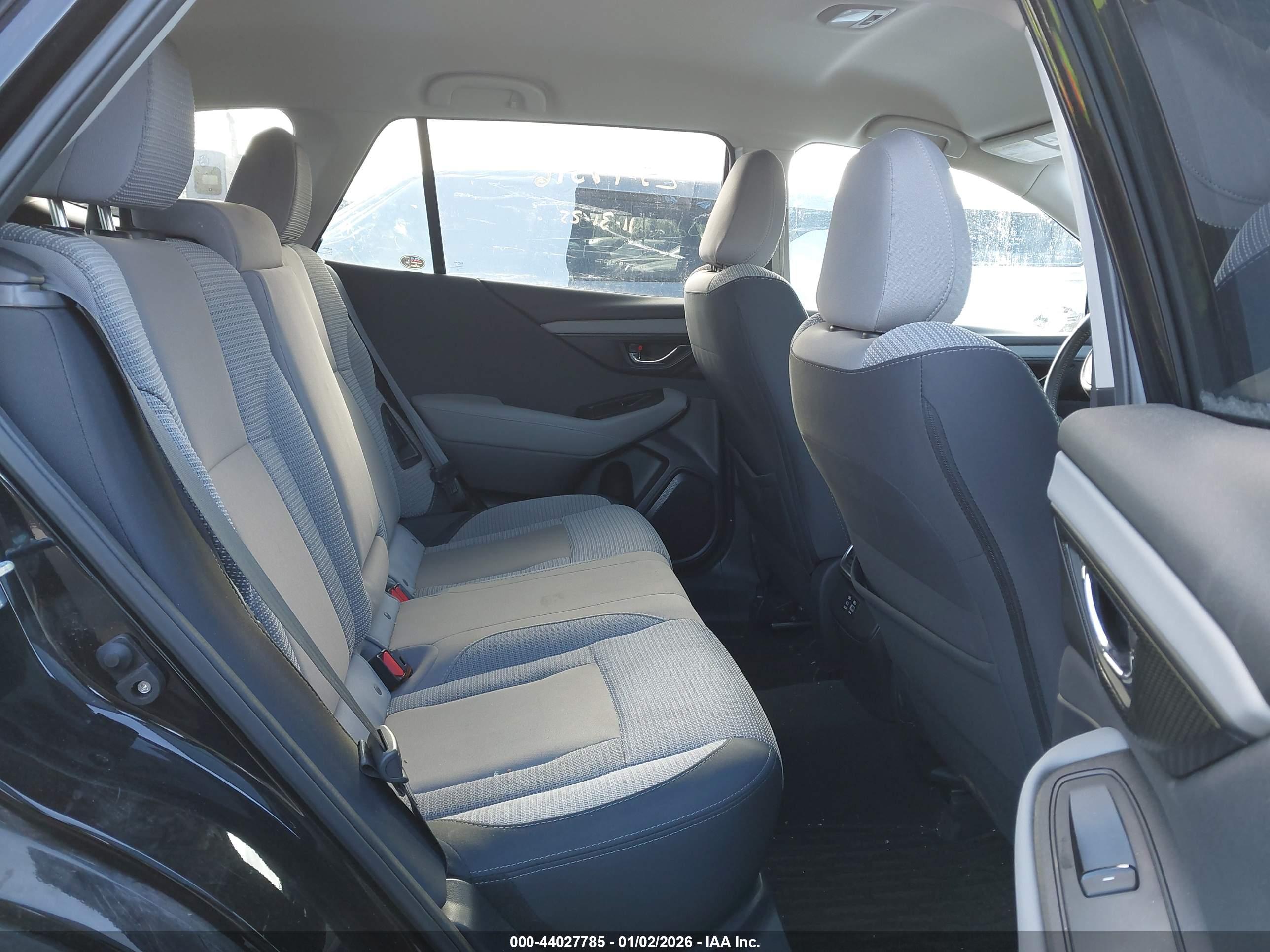 SUBARU OUTBACK image 8