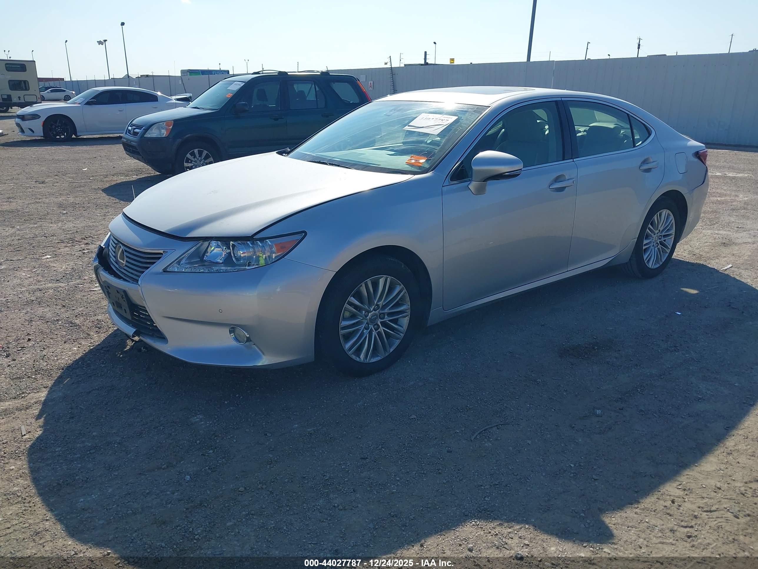 LEXUS ES image 2