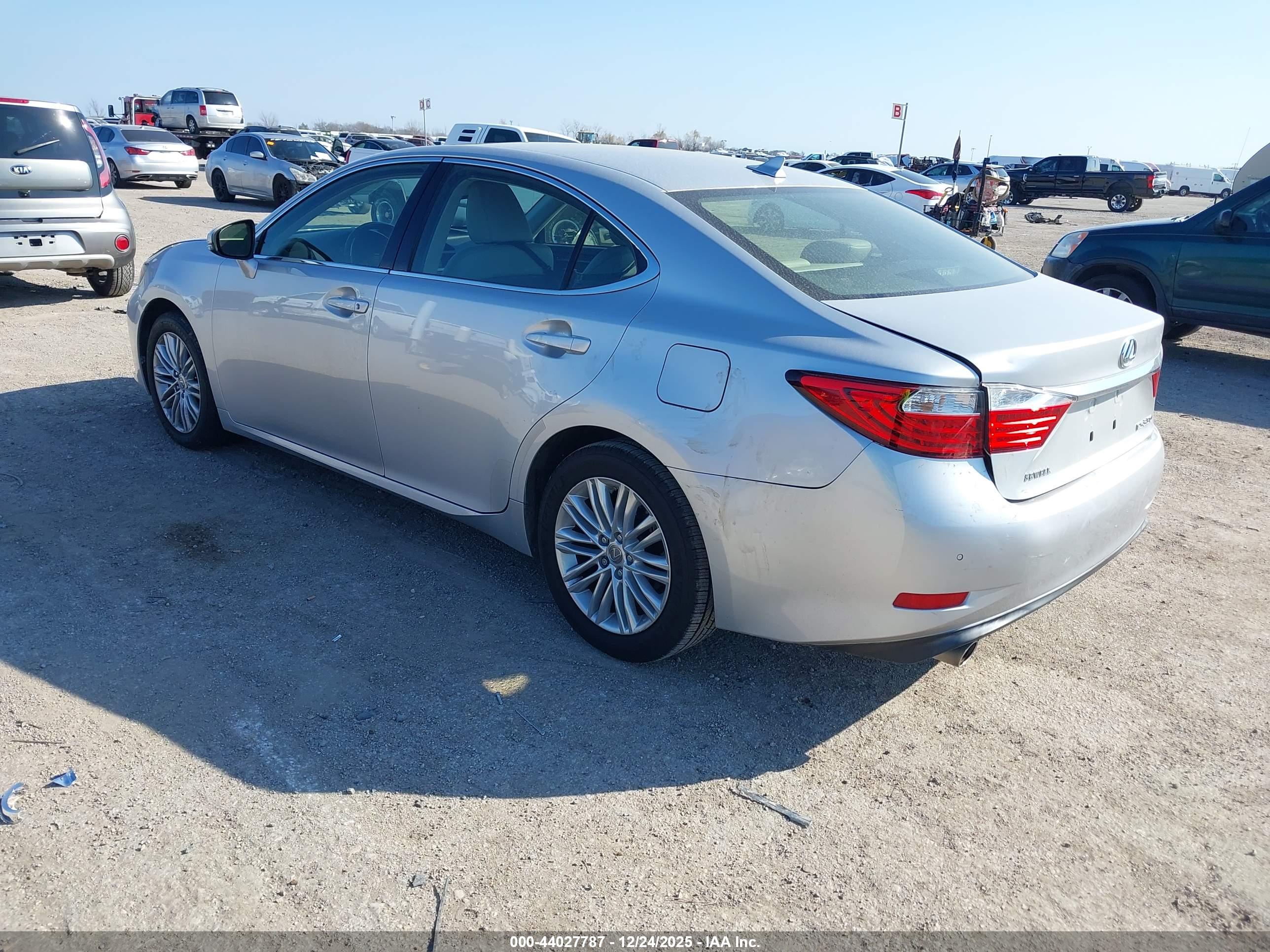 LEXUS ES image 3