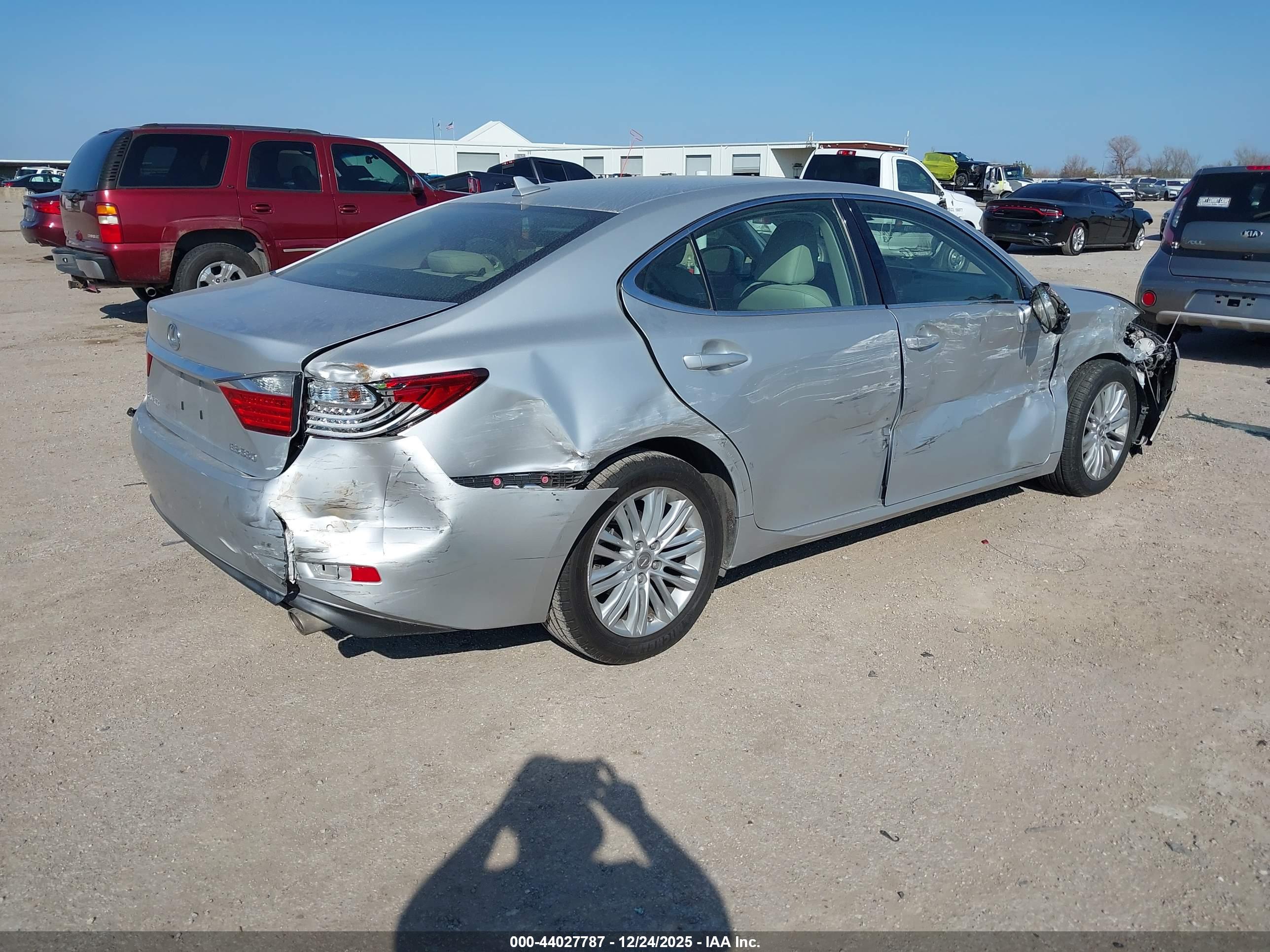 LEXUS ES image 4