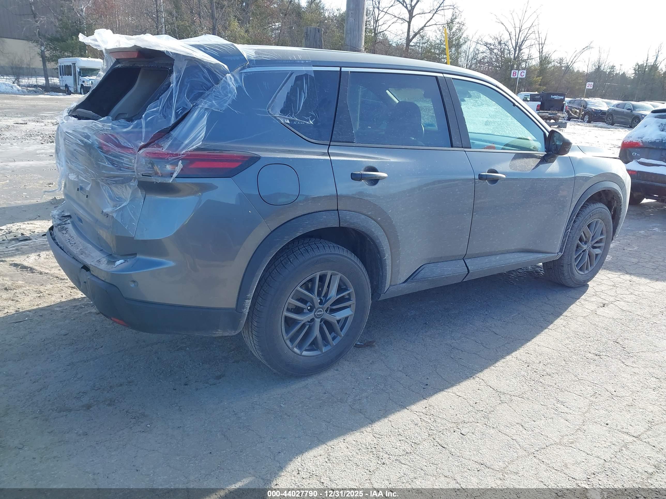 NISSAN ROGUE image 4