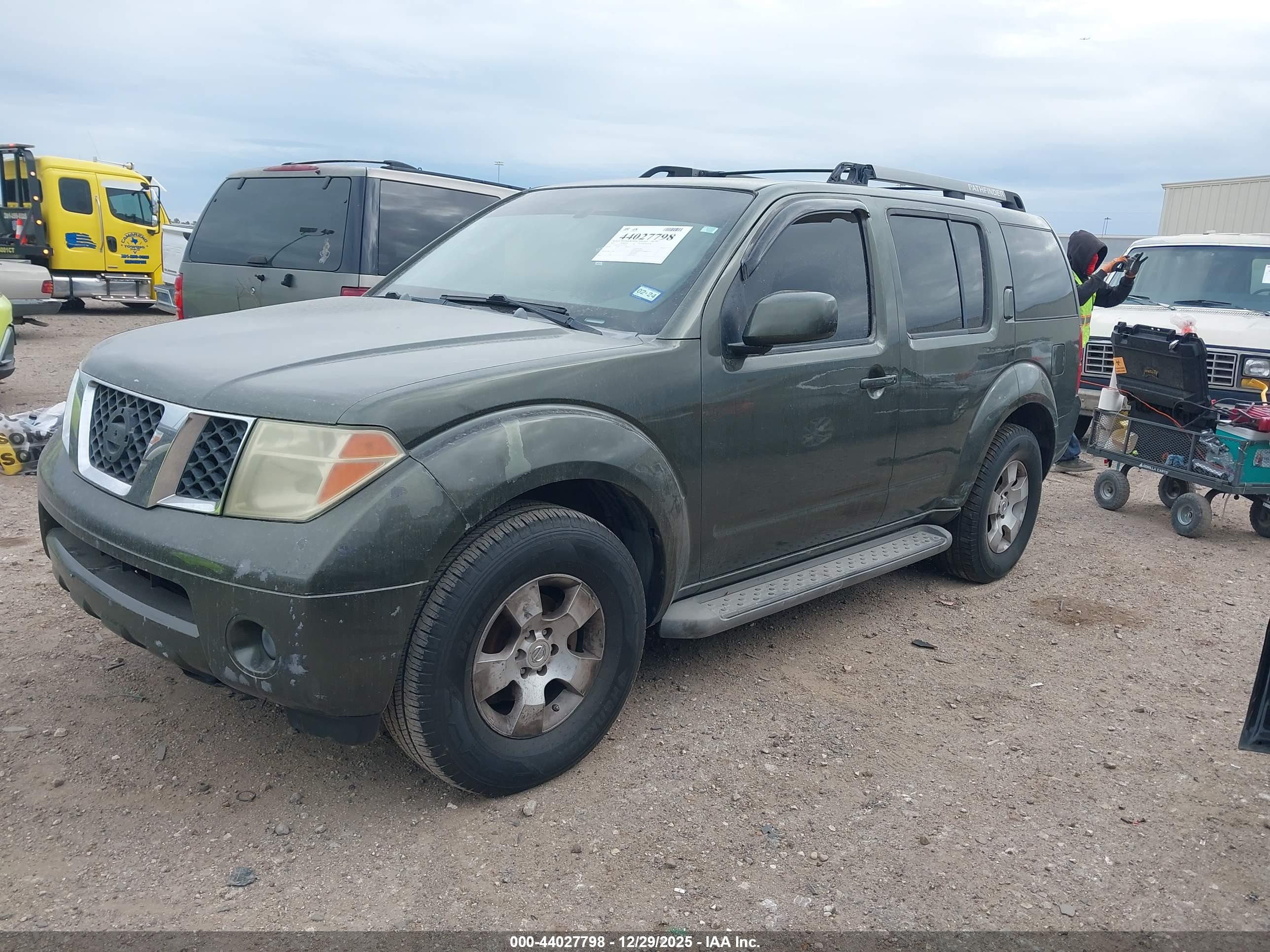 NISSAN PATHFINDER image 2