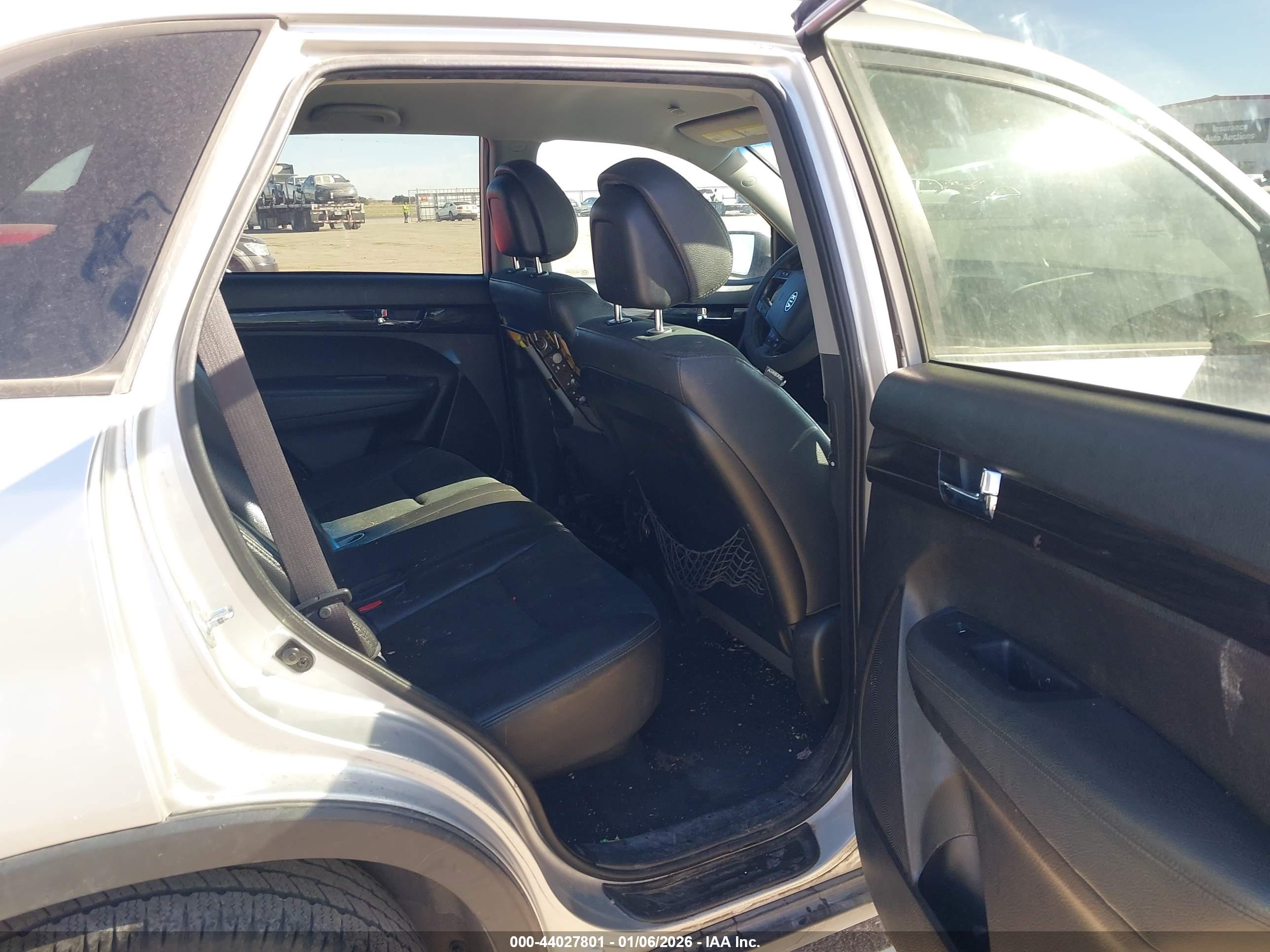 KIA SORENTO image 8