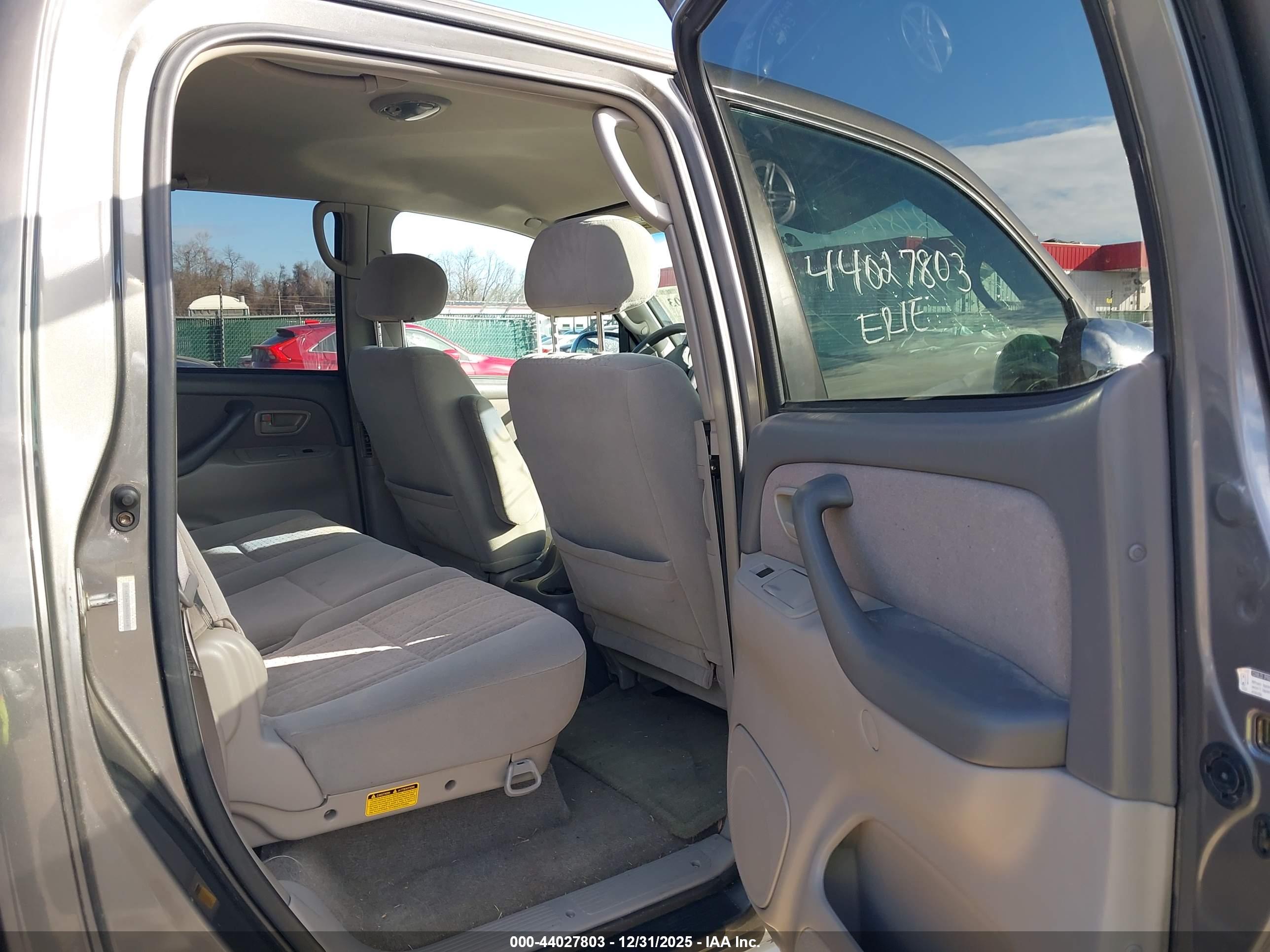 TOYOTA TUNDRA image 8