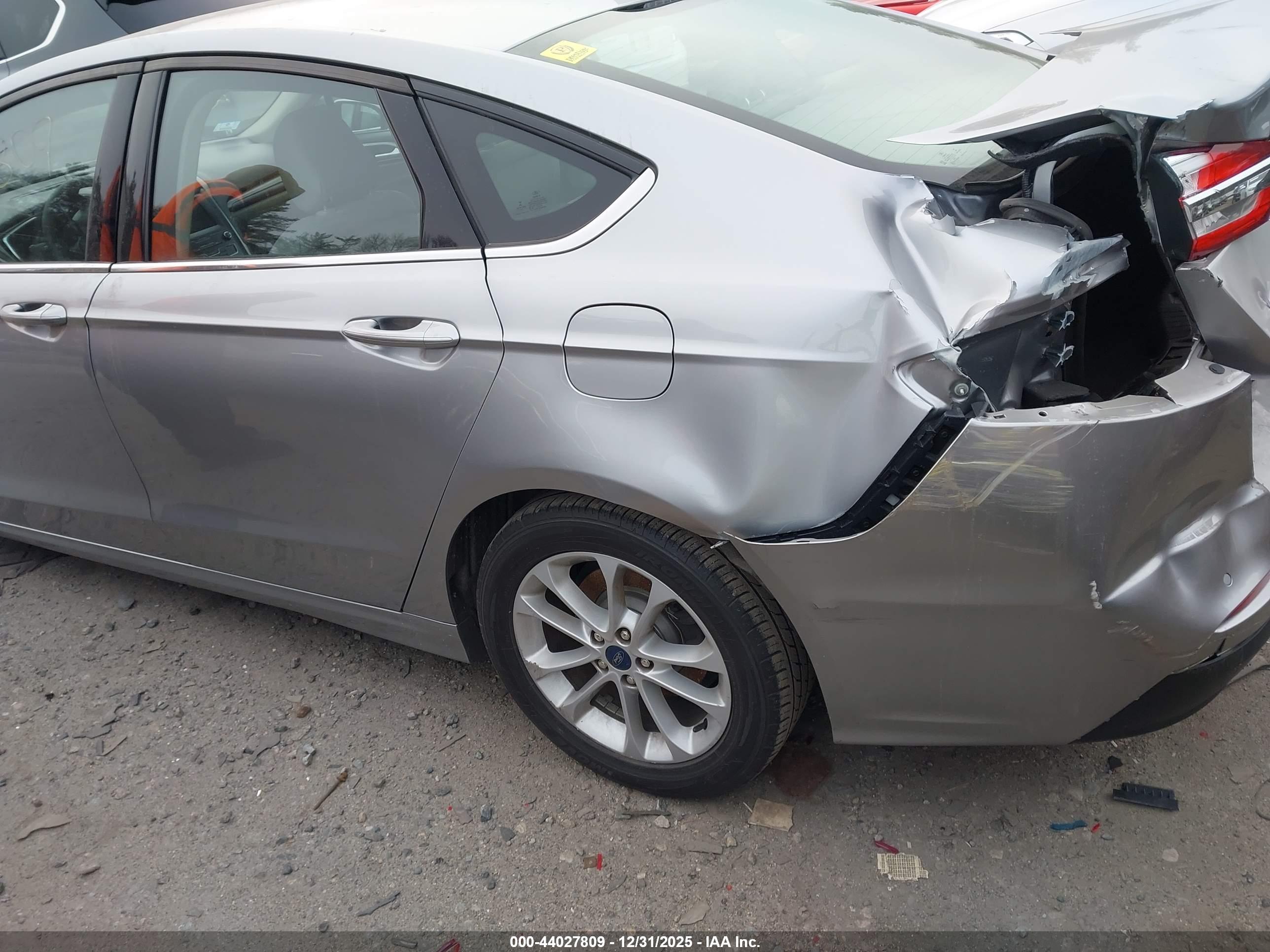 FORD FUSION image 3