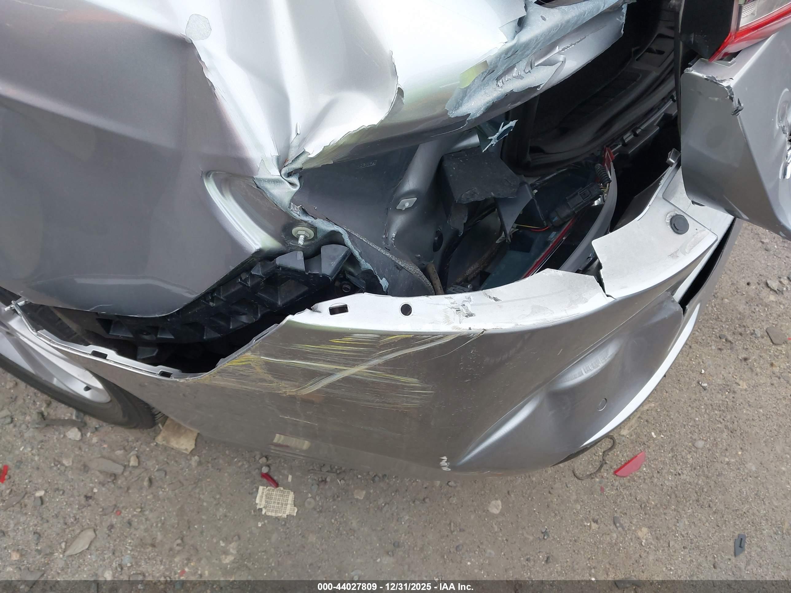 FORD FUSION image 6