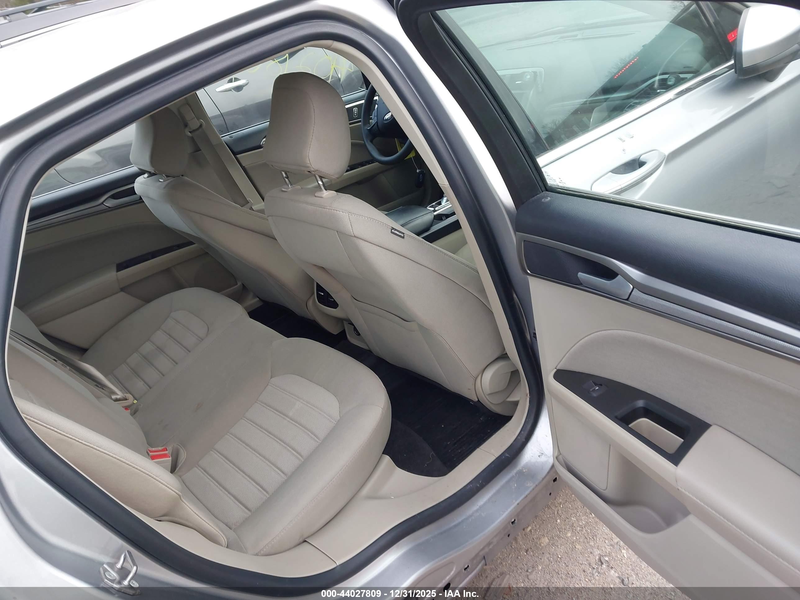 FORD FUSION image 8