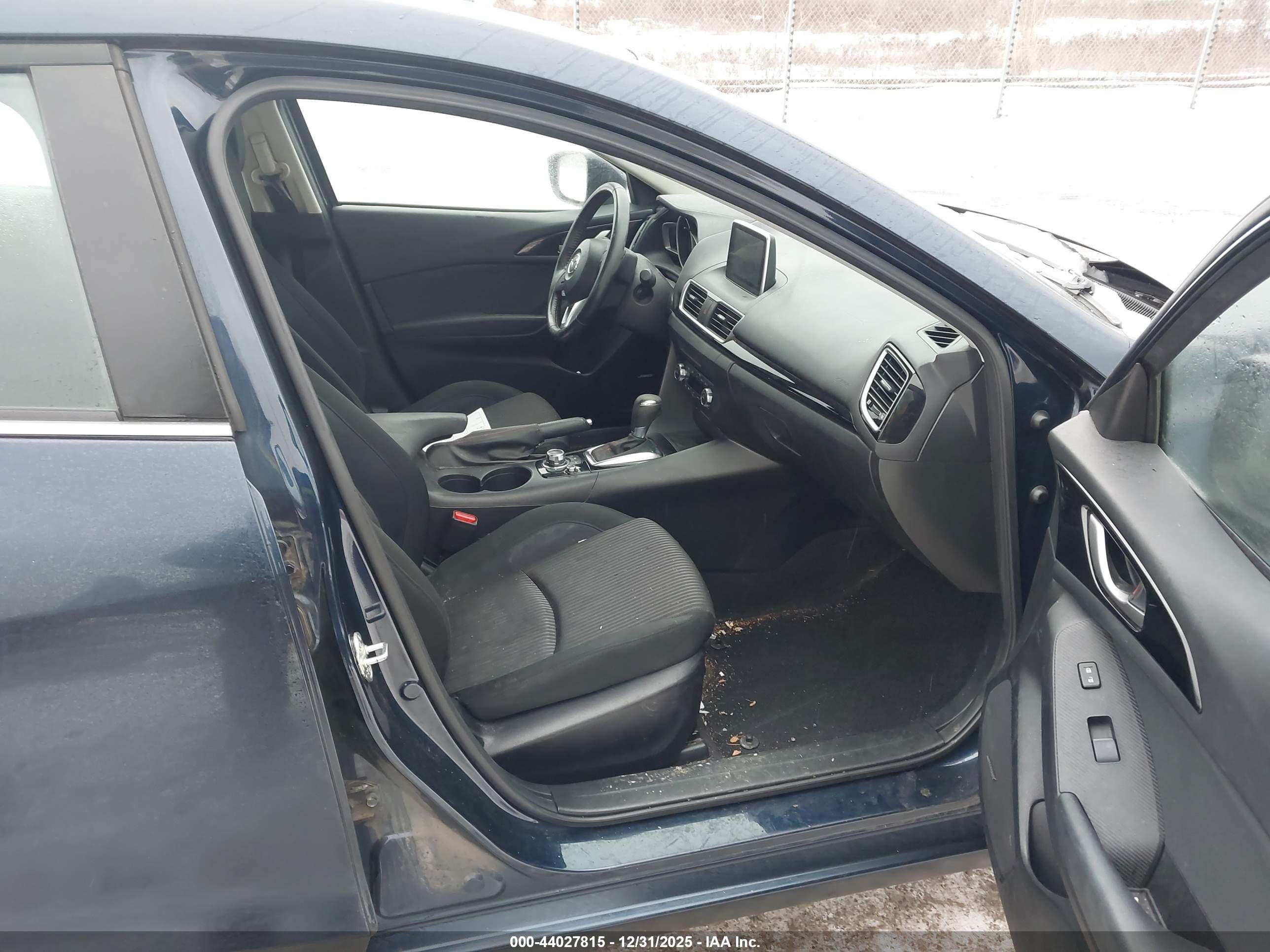 MAZDA MAZDA3 image 5