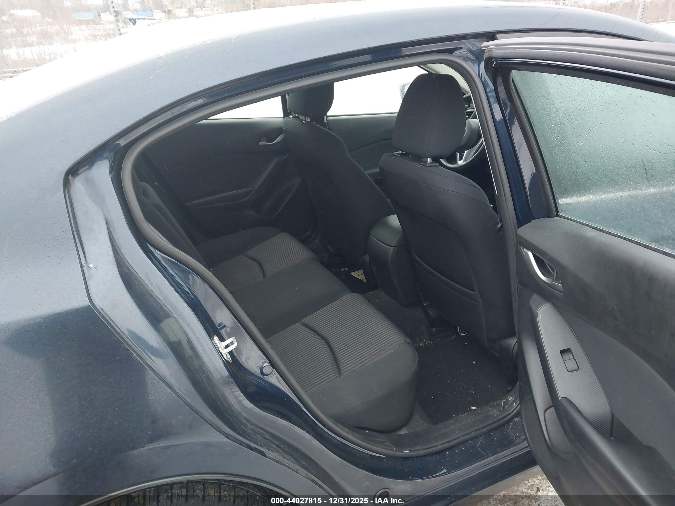 MAZDA MAZDA3 image 8