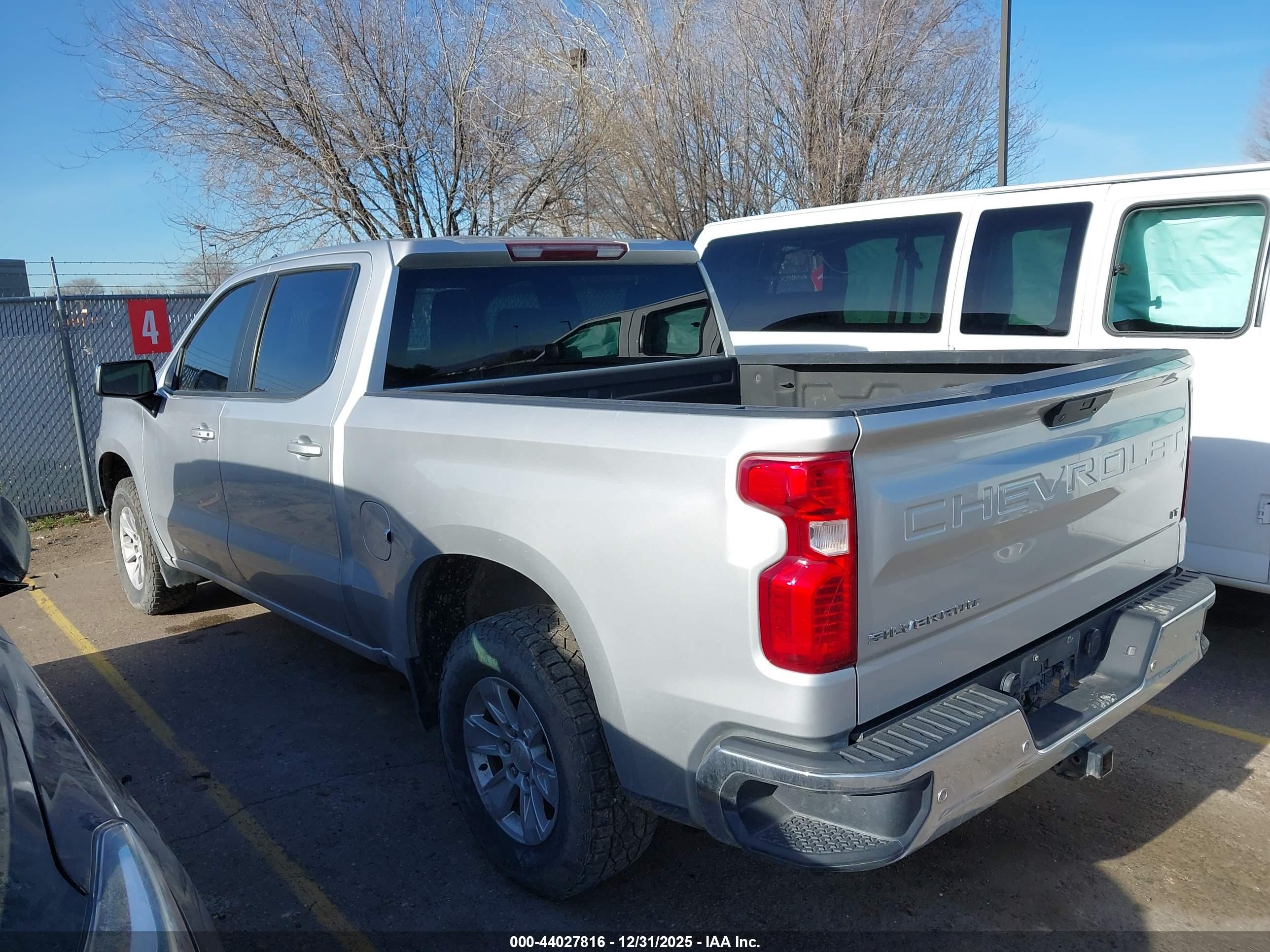 CHEVROLET SILVERADO image 3