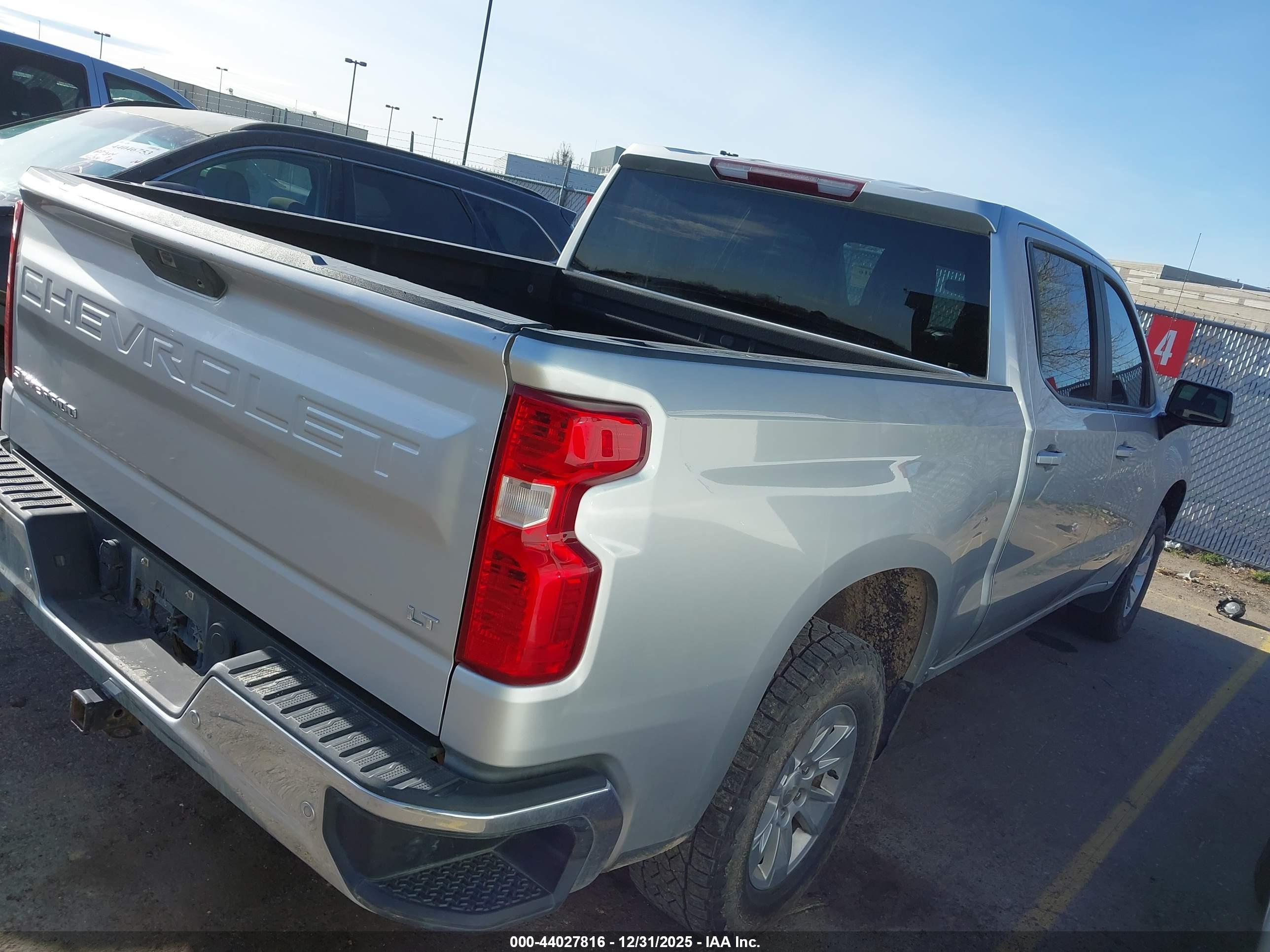 CHEVROLET SILVERADO image 4
