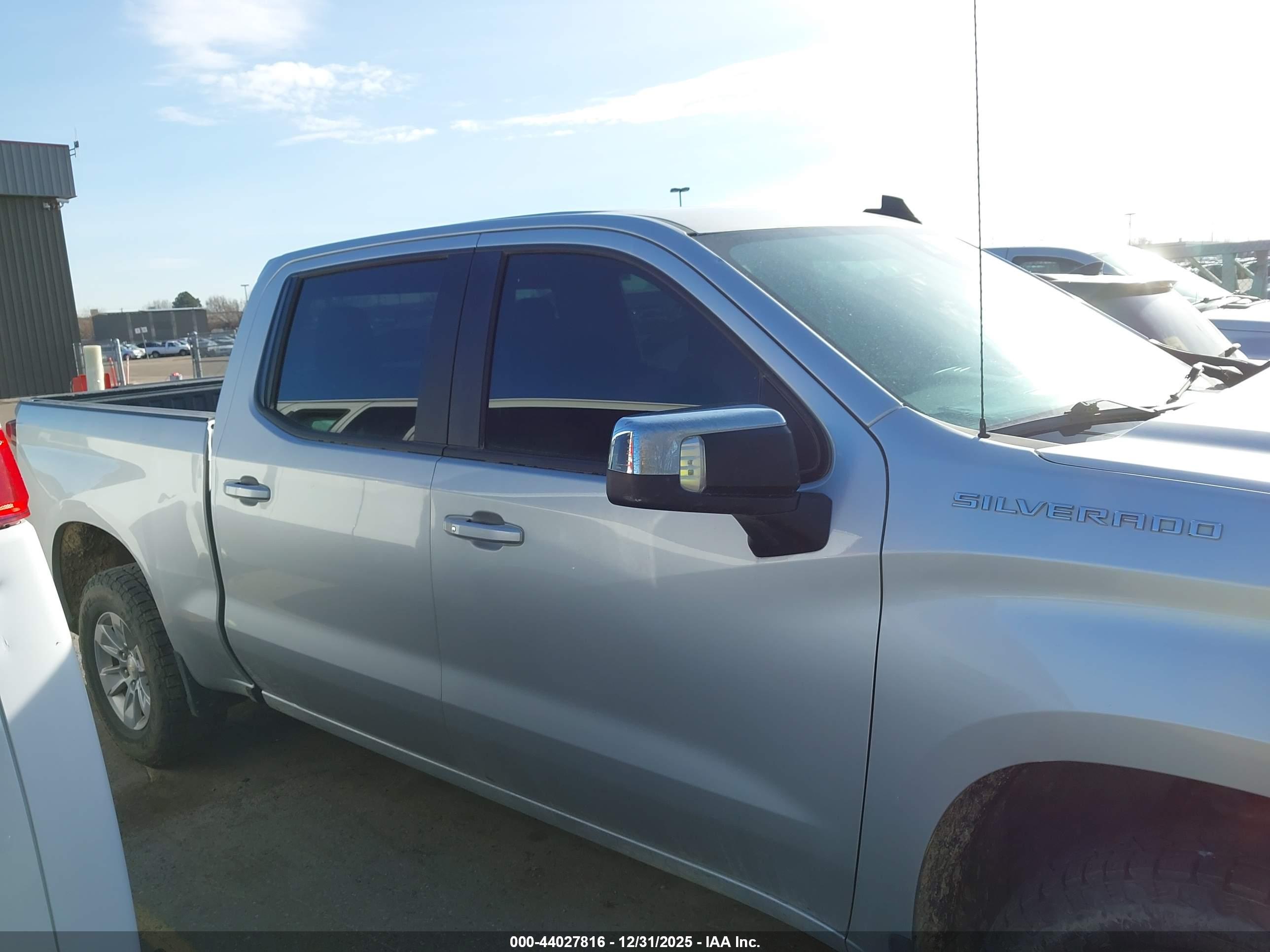 CHEVROLET SILVERADO image 6