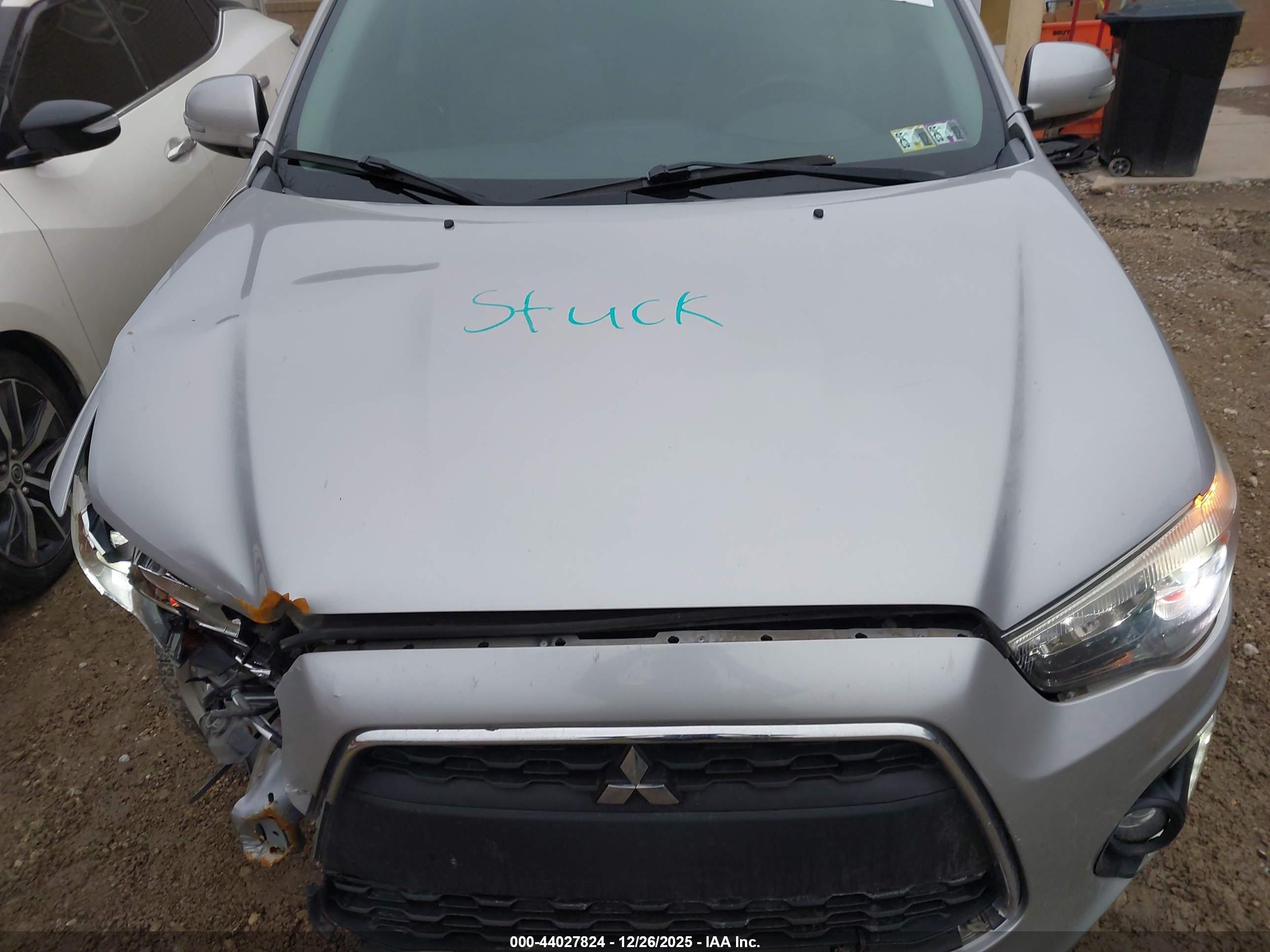 MITSUBISHI OUTLANDER image 10