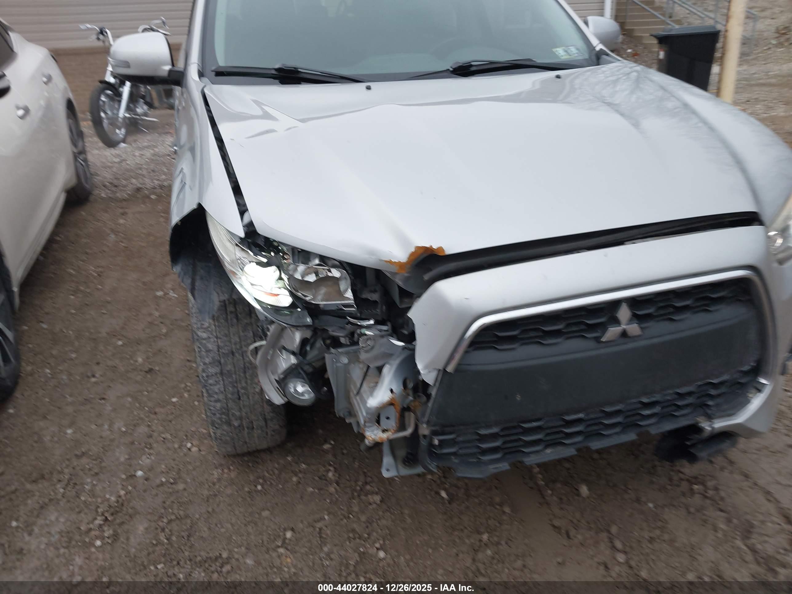 MITSUBISHI OUTLANDER image 6