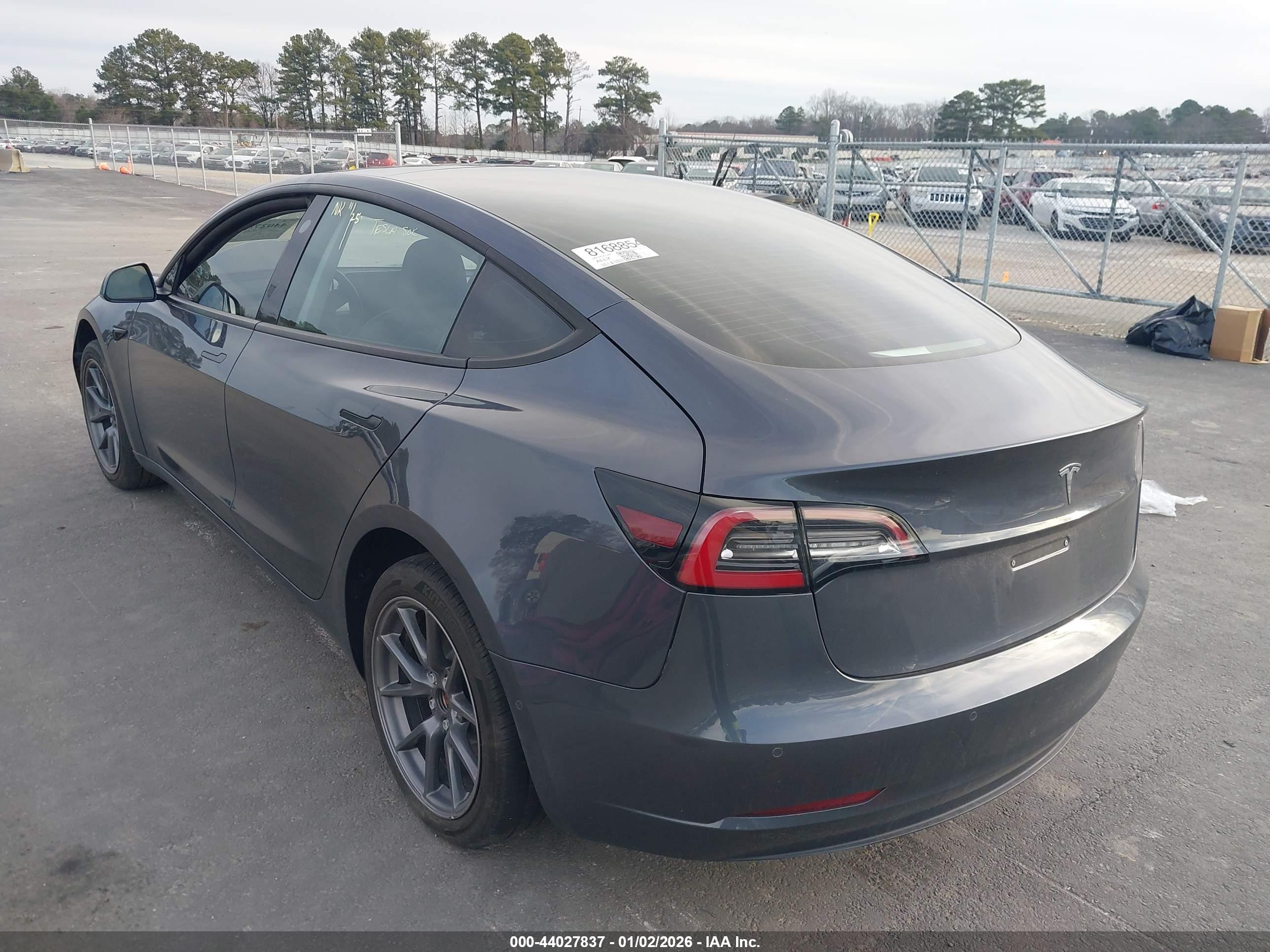 TESLA MODEL image 3