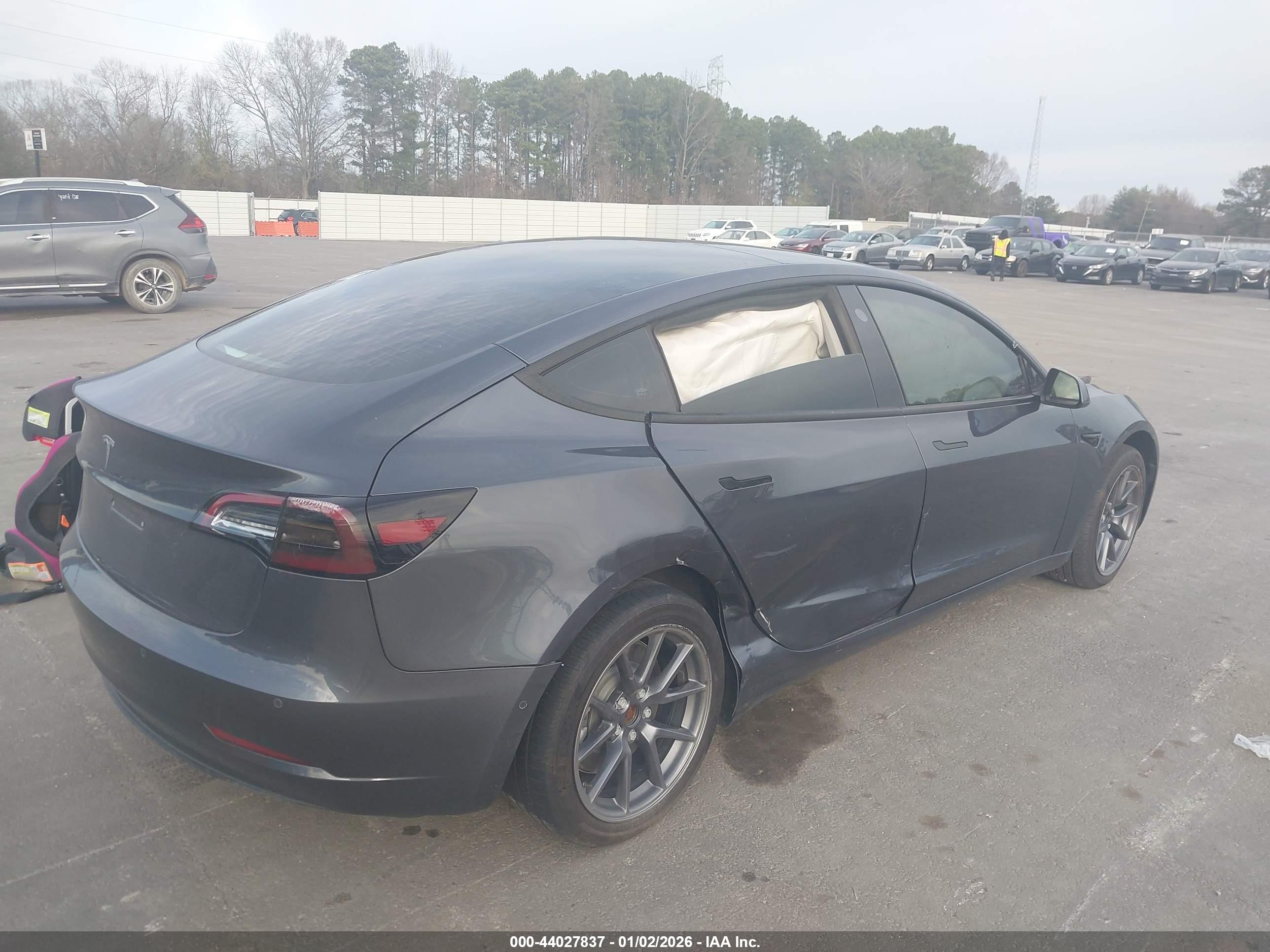 TESLA MODEL image 4