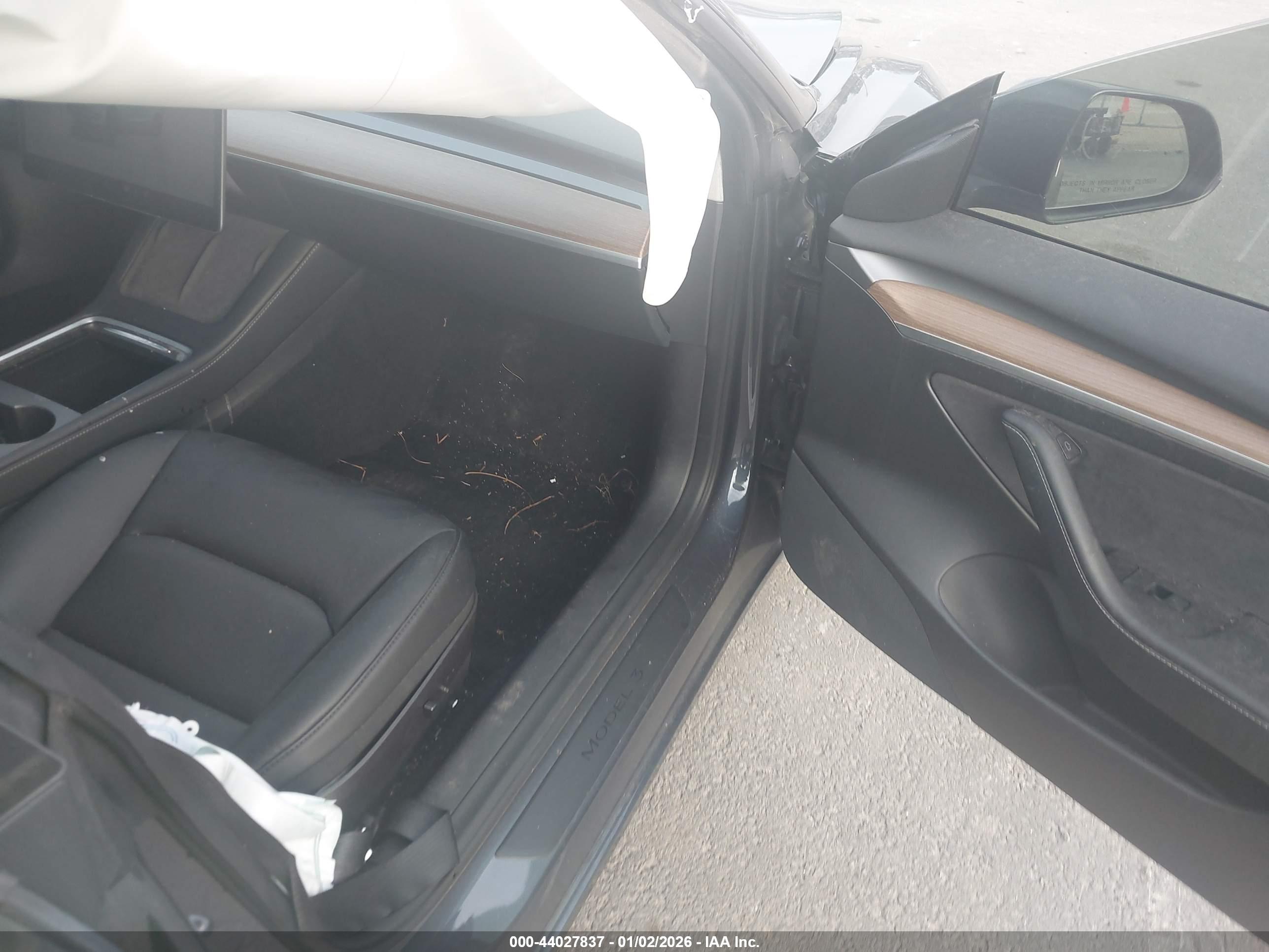 TESLA MODEL image 5