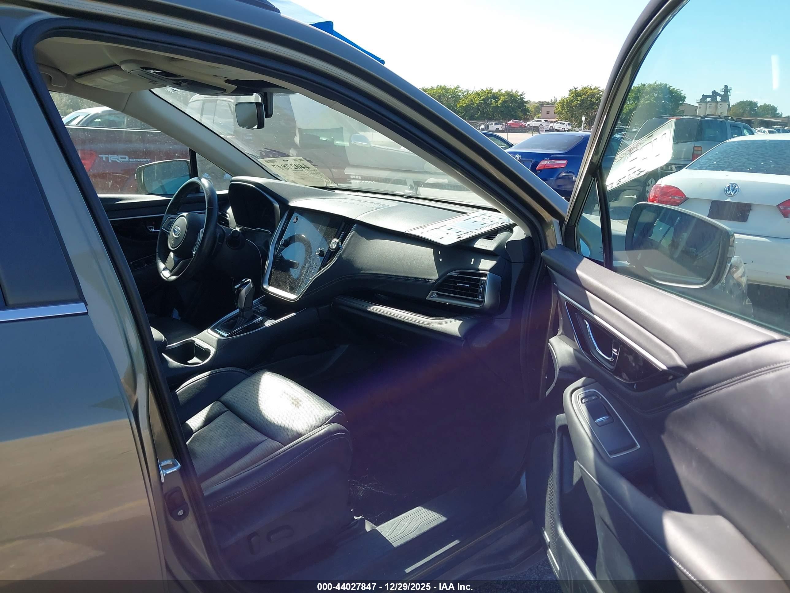 SUBARU OUTBACK image 5