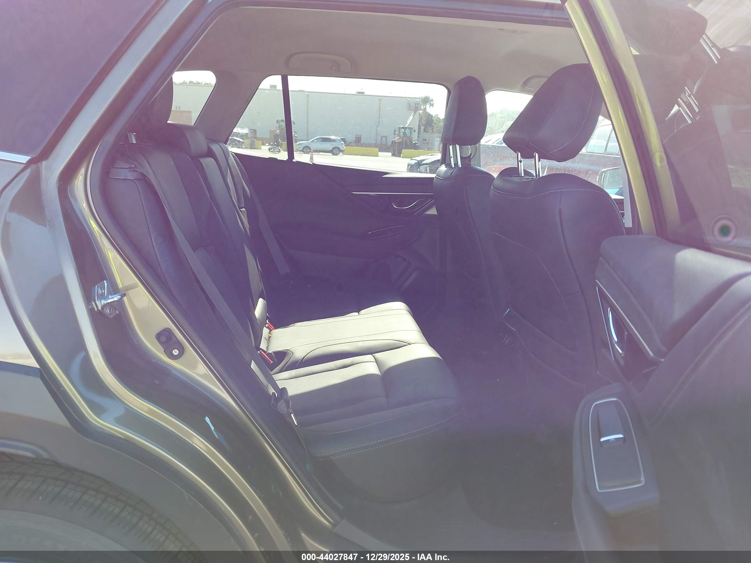 SUBARU OUTBACK image 8