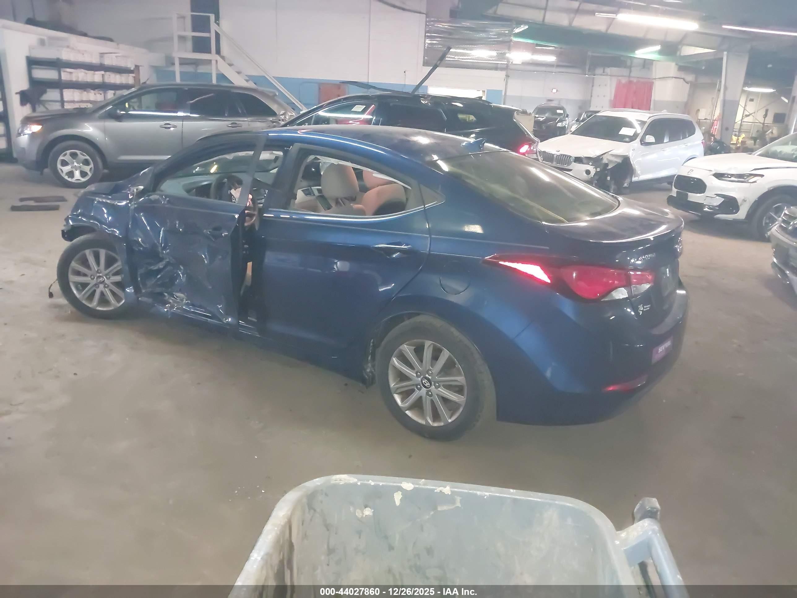 HYUNDAI ELANTRA image 3