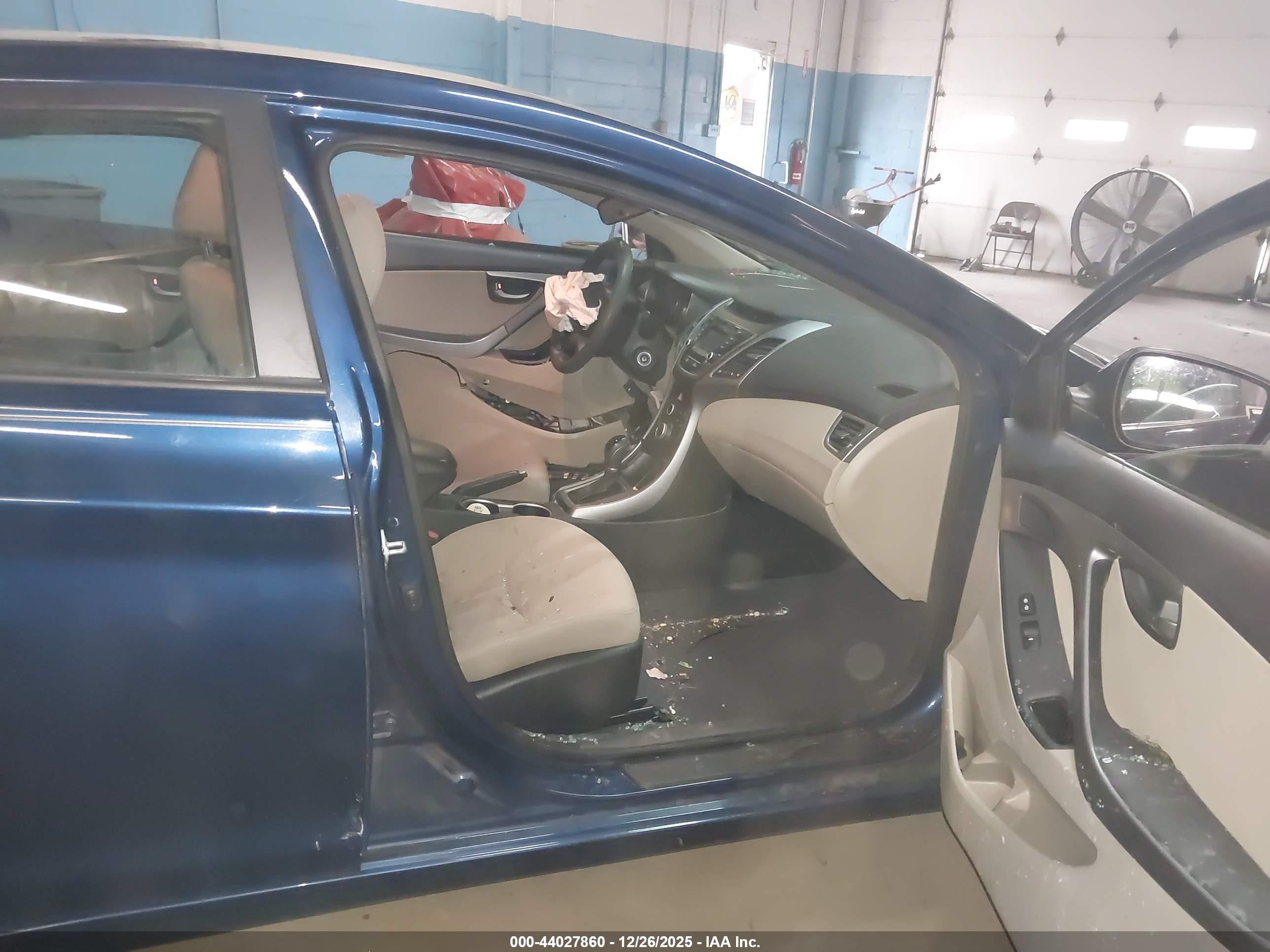 HYUNDAI ELANTRA image 5