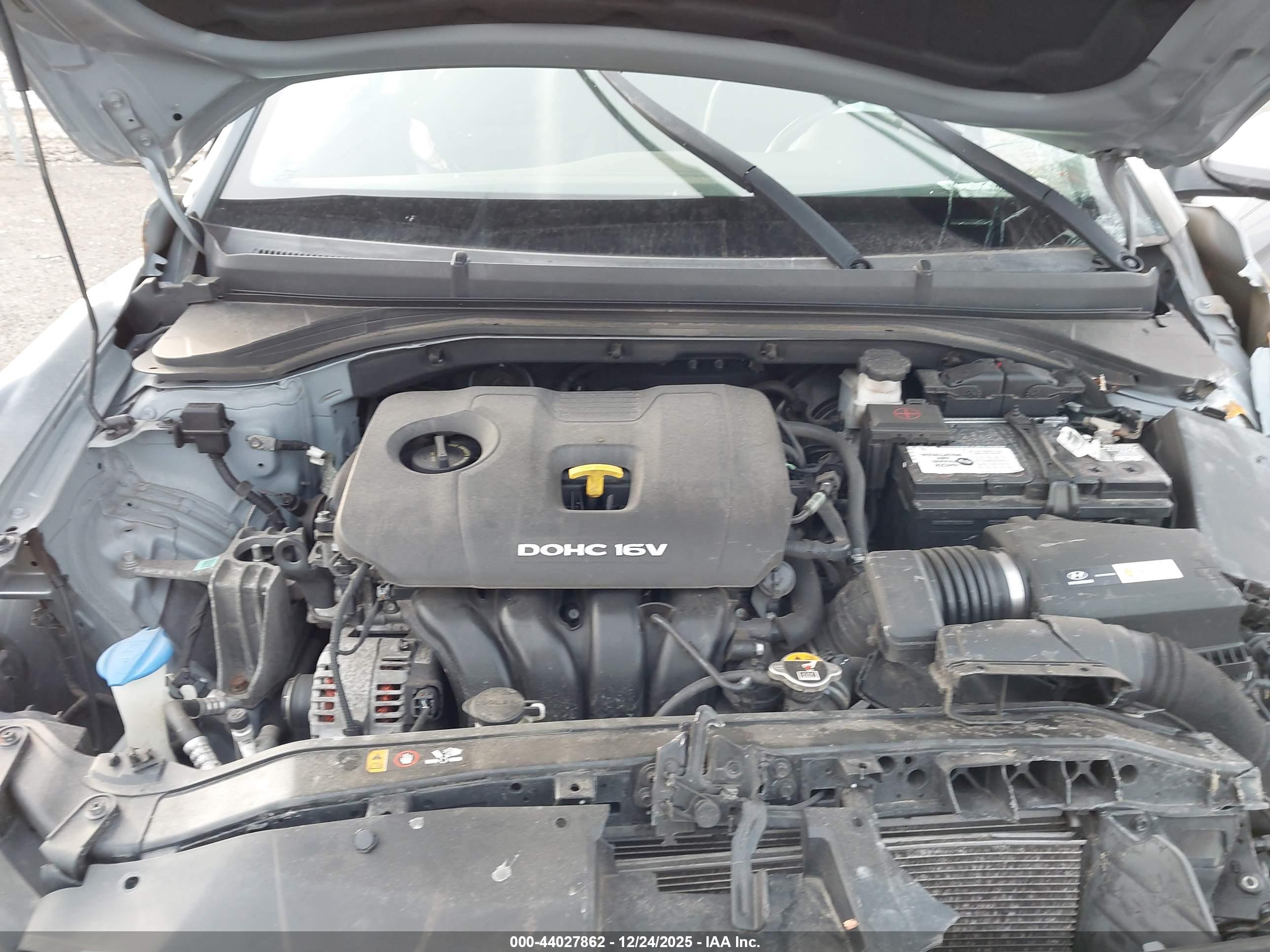 HYUNDAI ELANTRA image 10