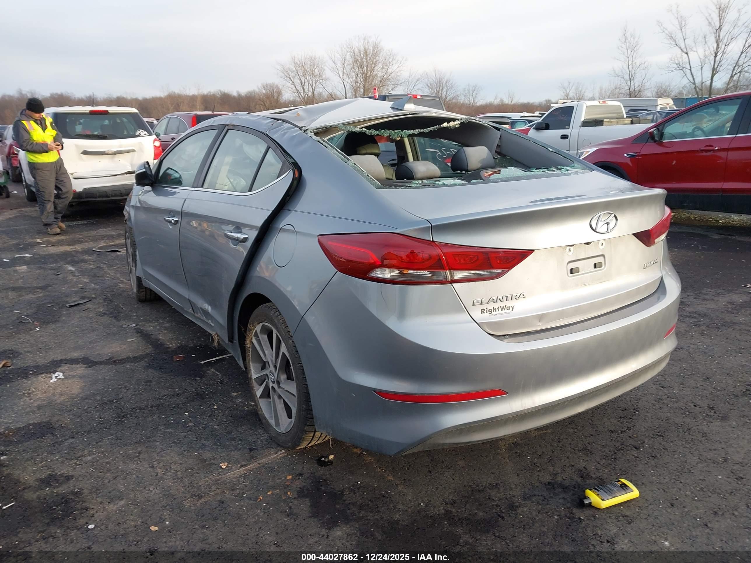HYUNDAI ELANTRA image 3