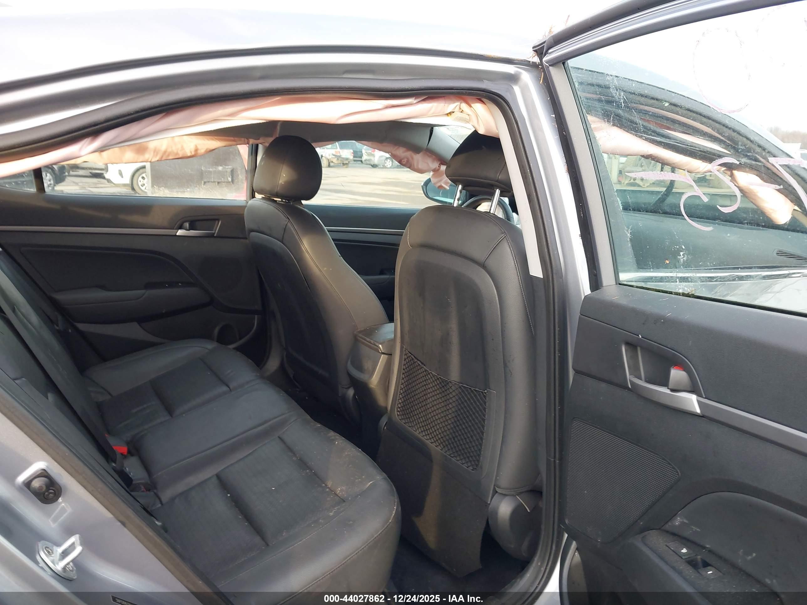 HYUNDAI ELANTRA image 8