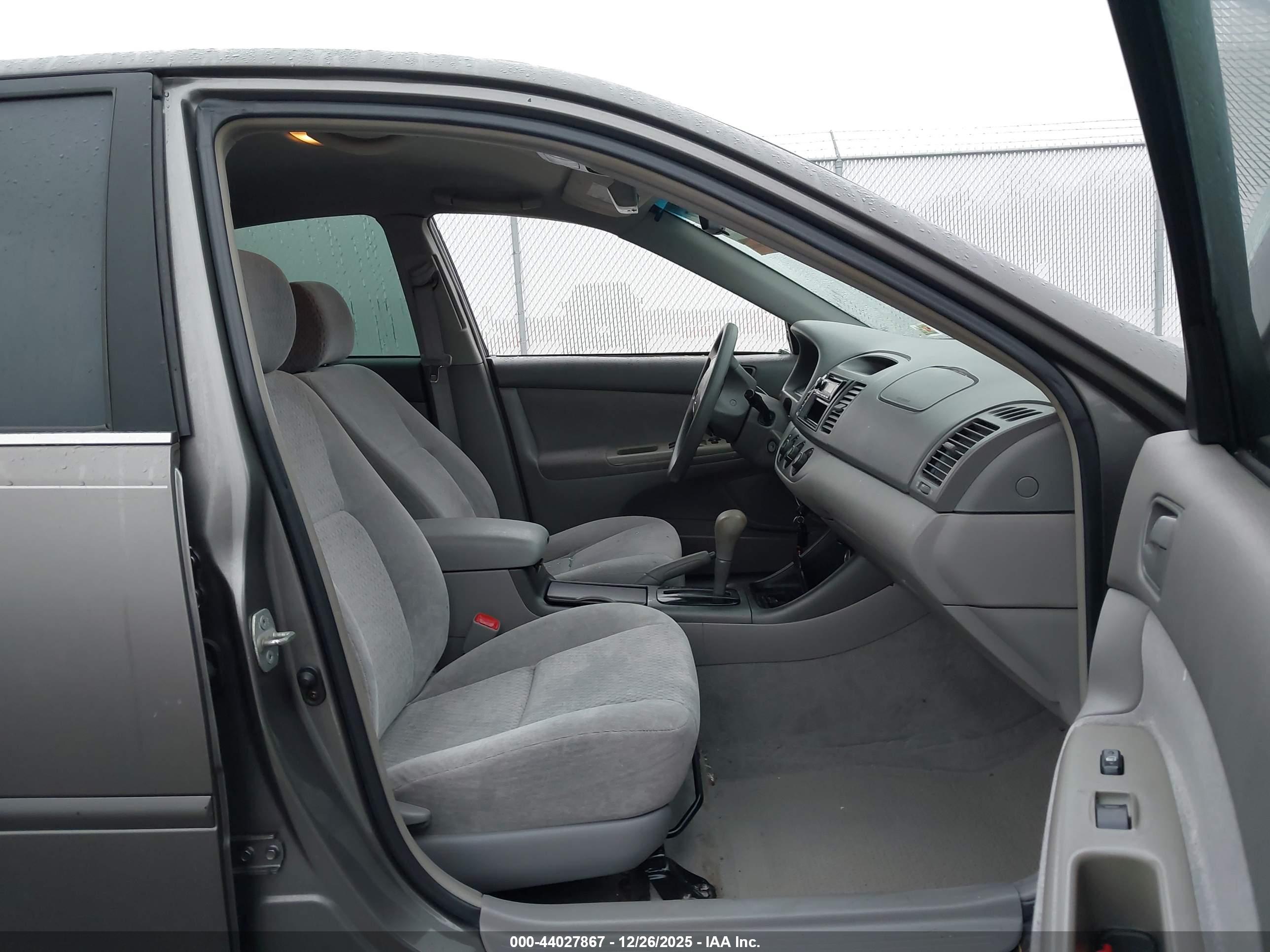 TOYOTA CAMRY image 5