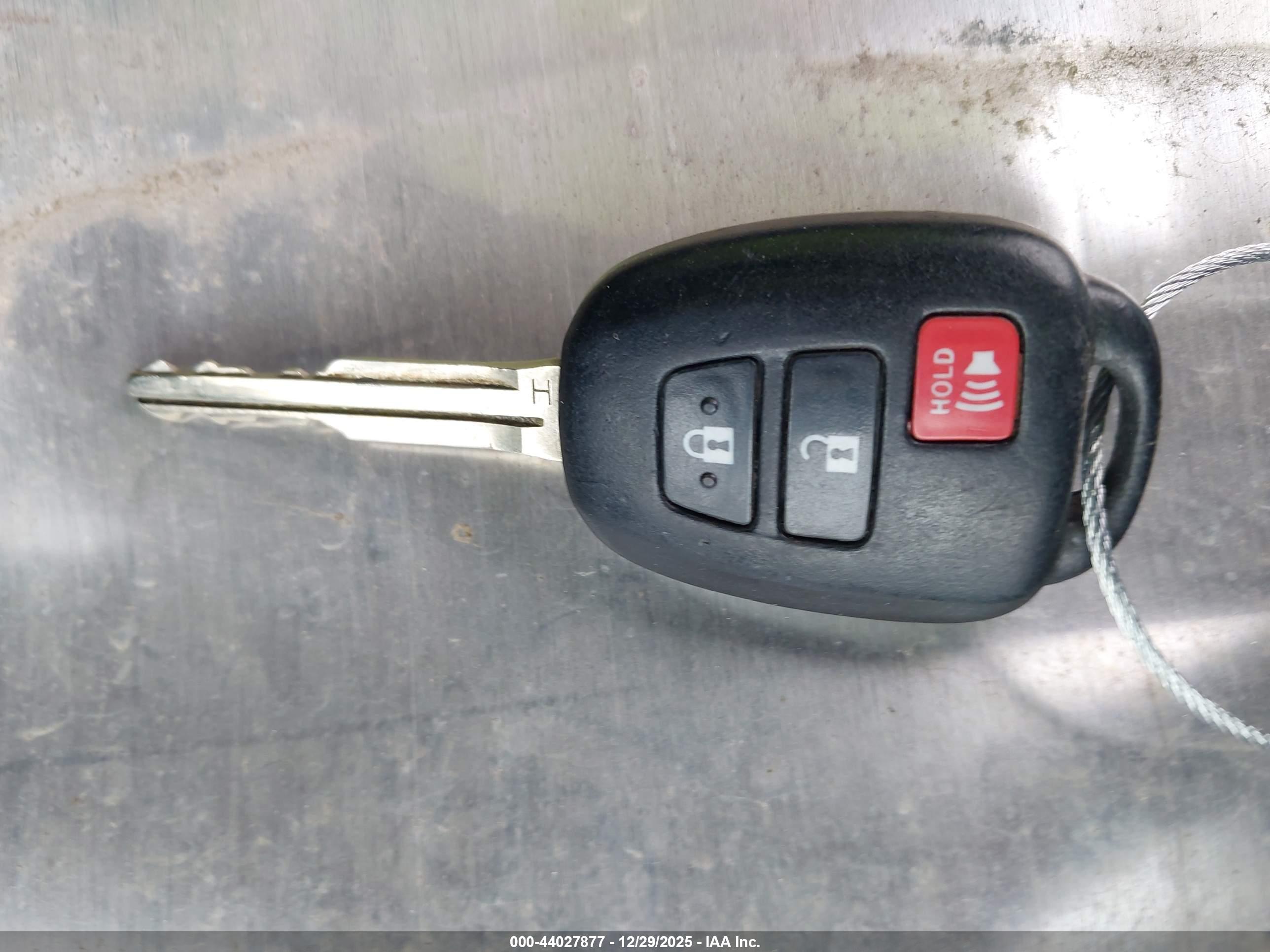 TOYOTA RAV4 image 11