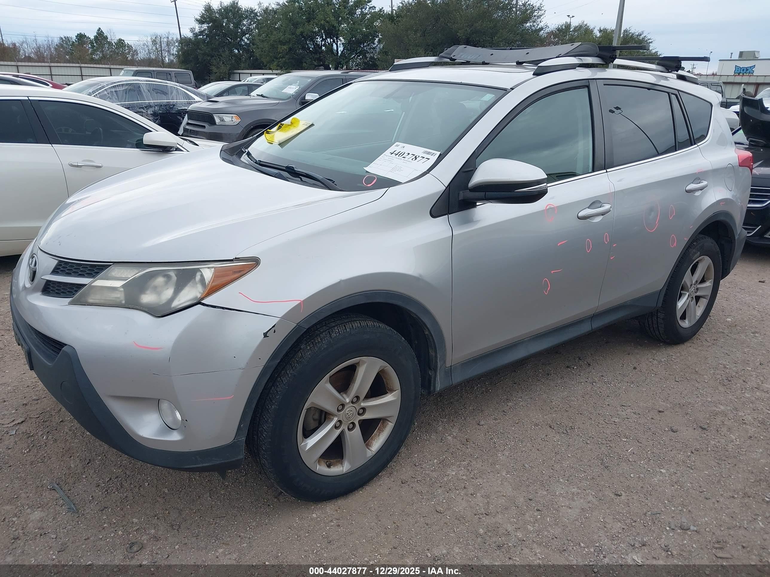 TOYOTA RAV4 image 2
