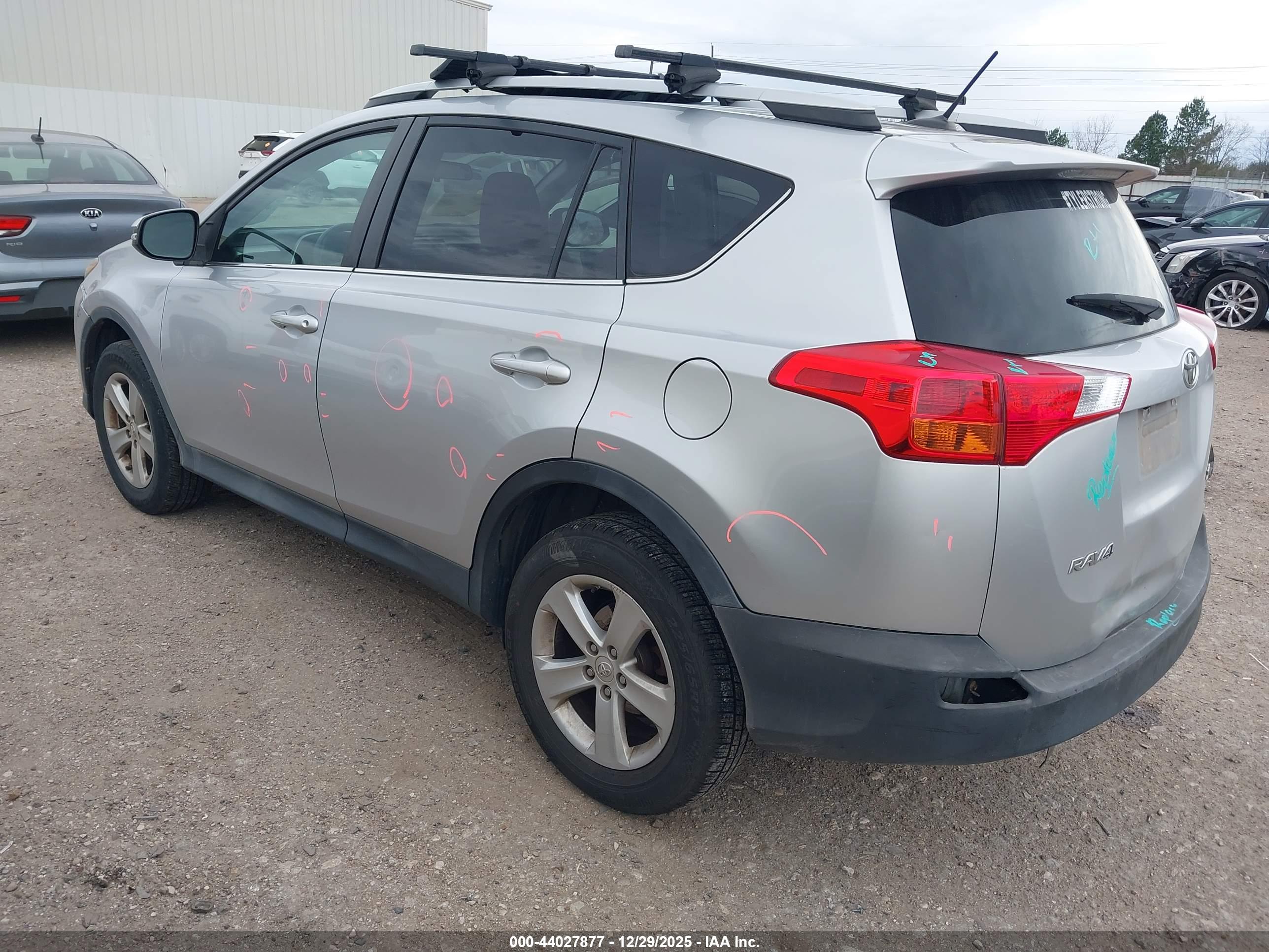 TOYOTA RAV4 image 3