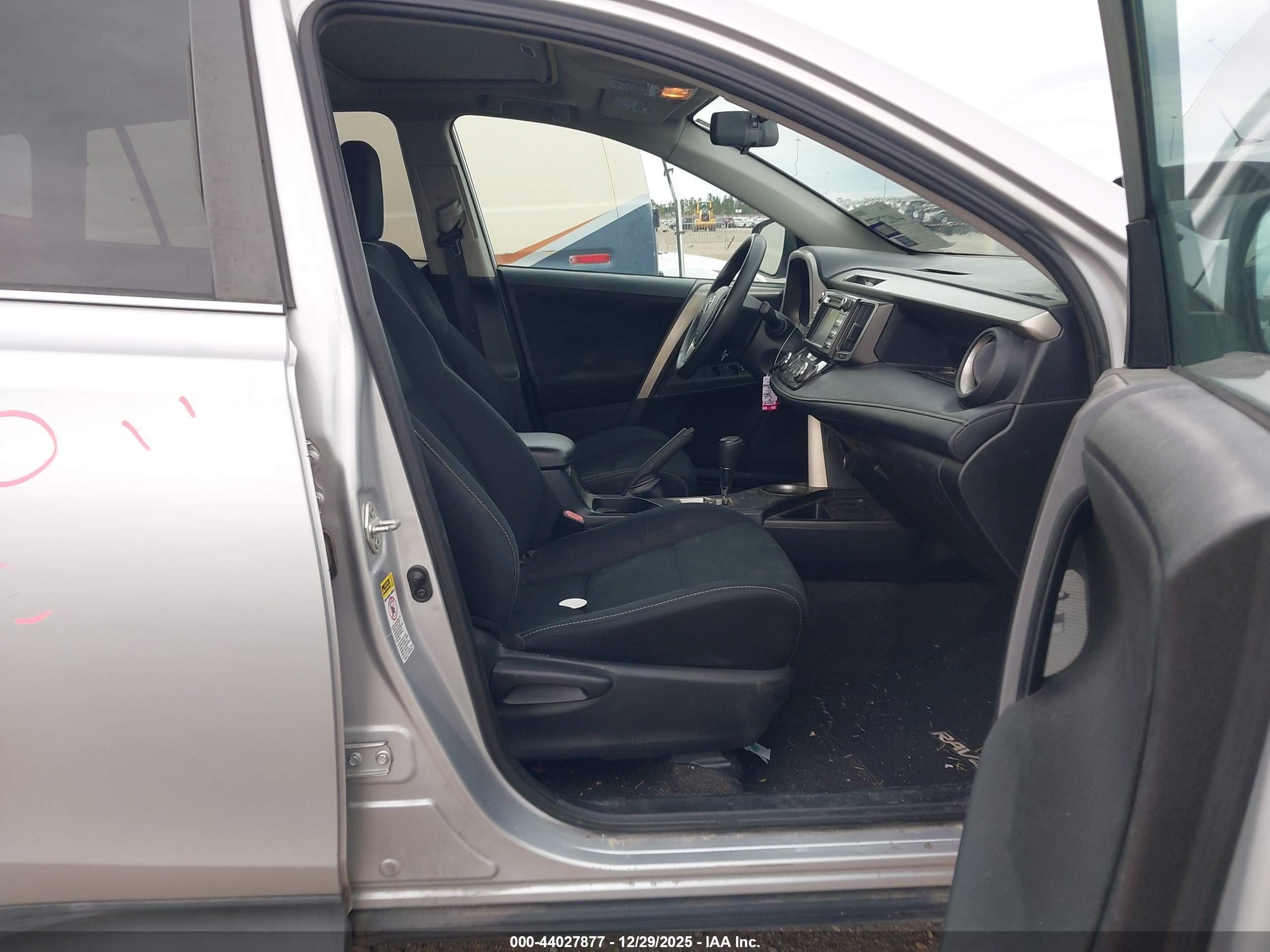 TOYOTA RAV4 image 5