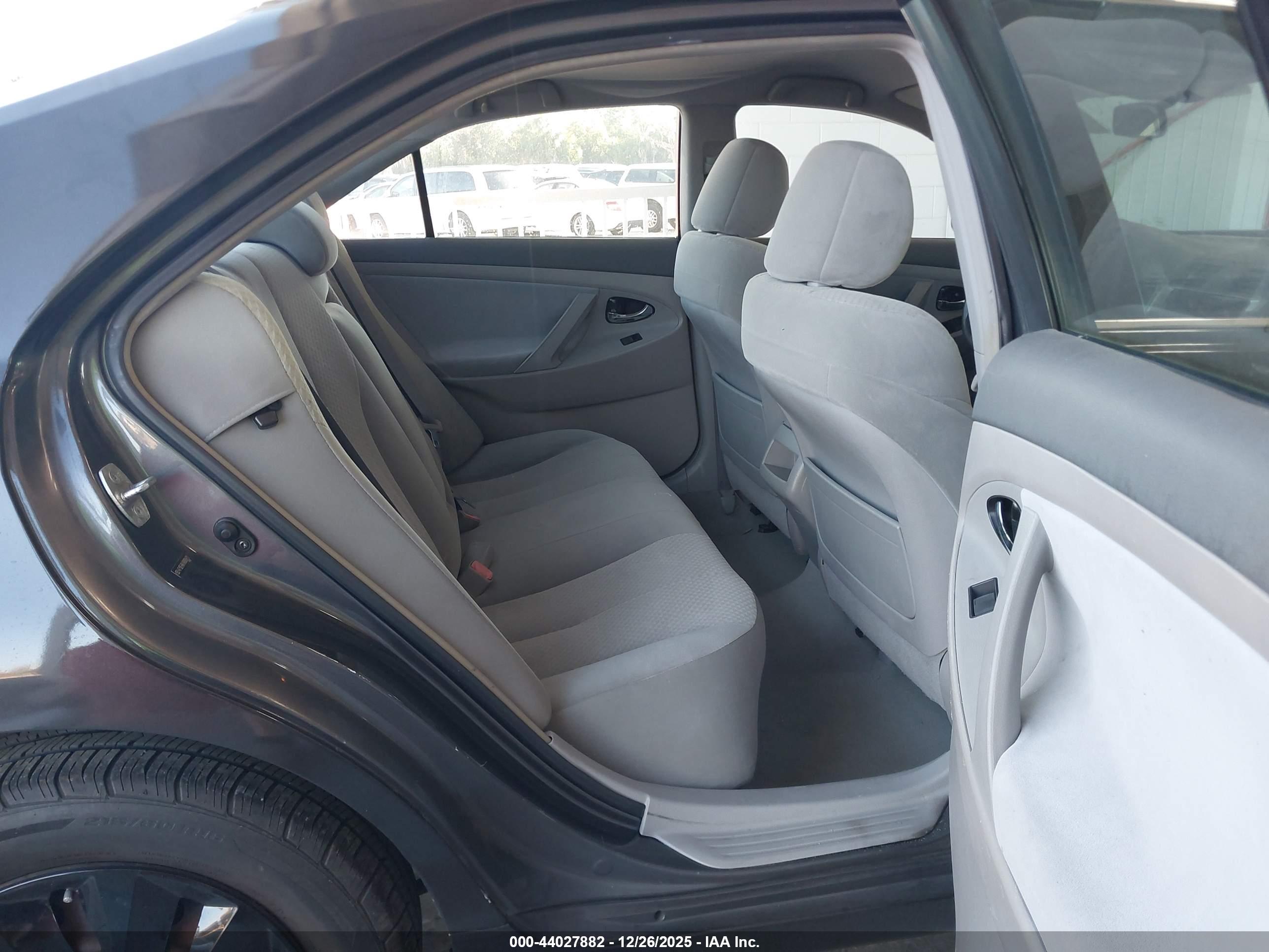 TOYOTA CAMRY image 8