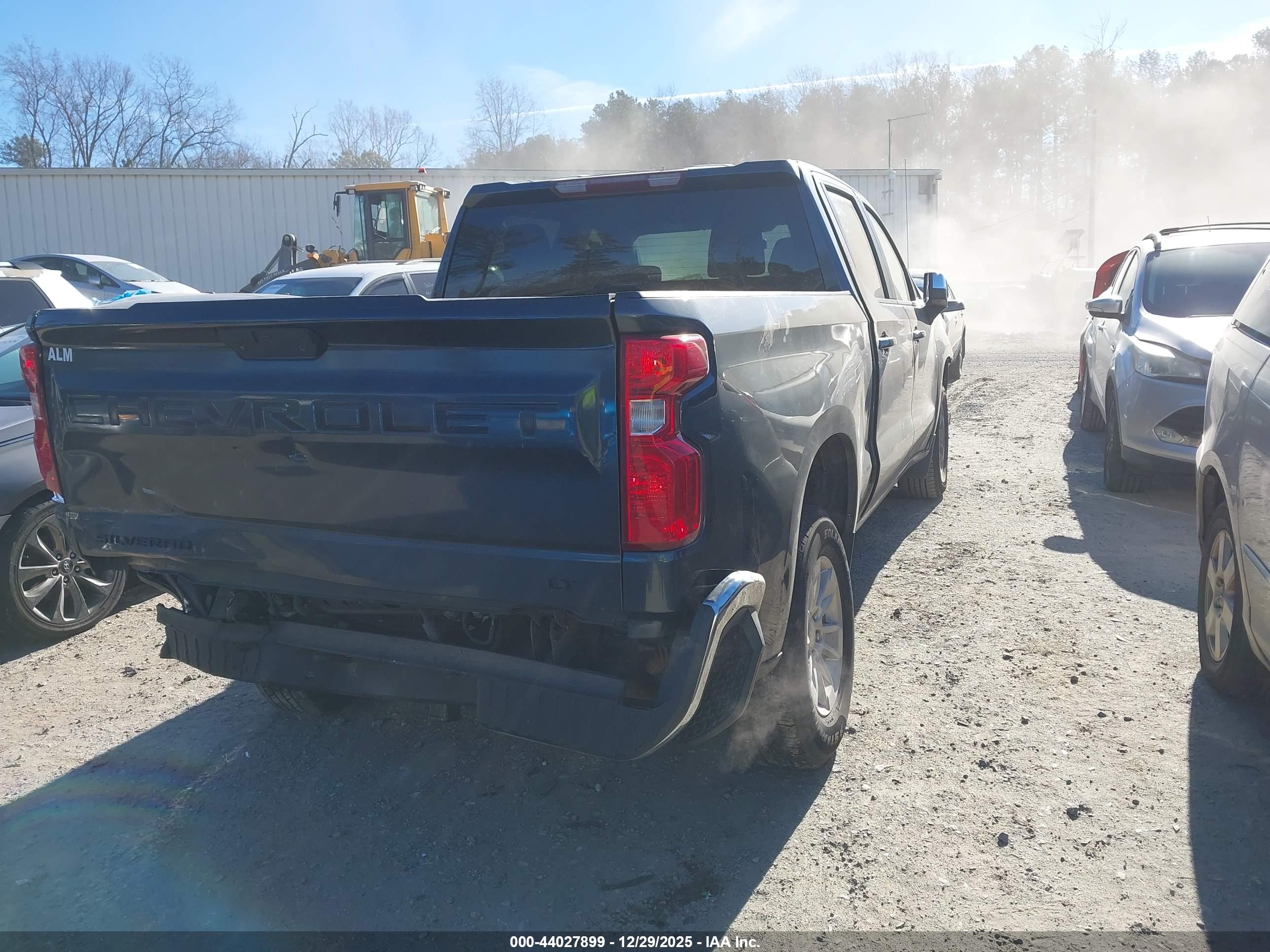 CHEVROLET SILVERADO image 4