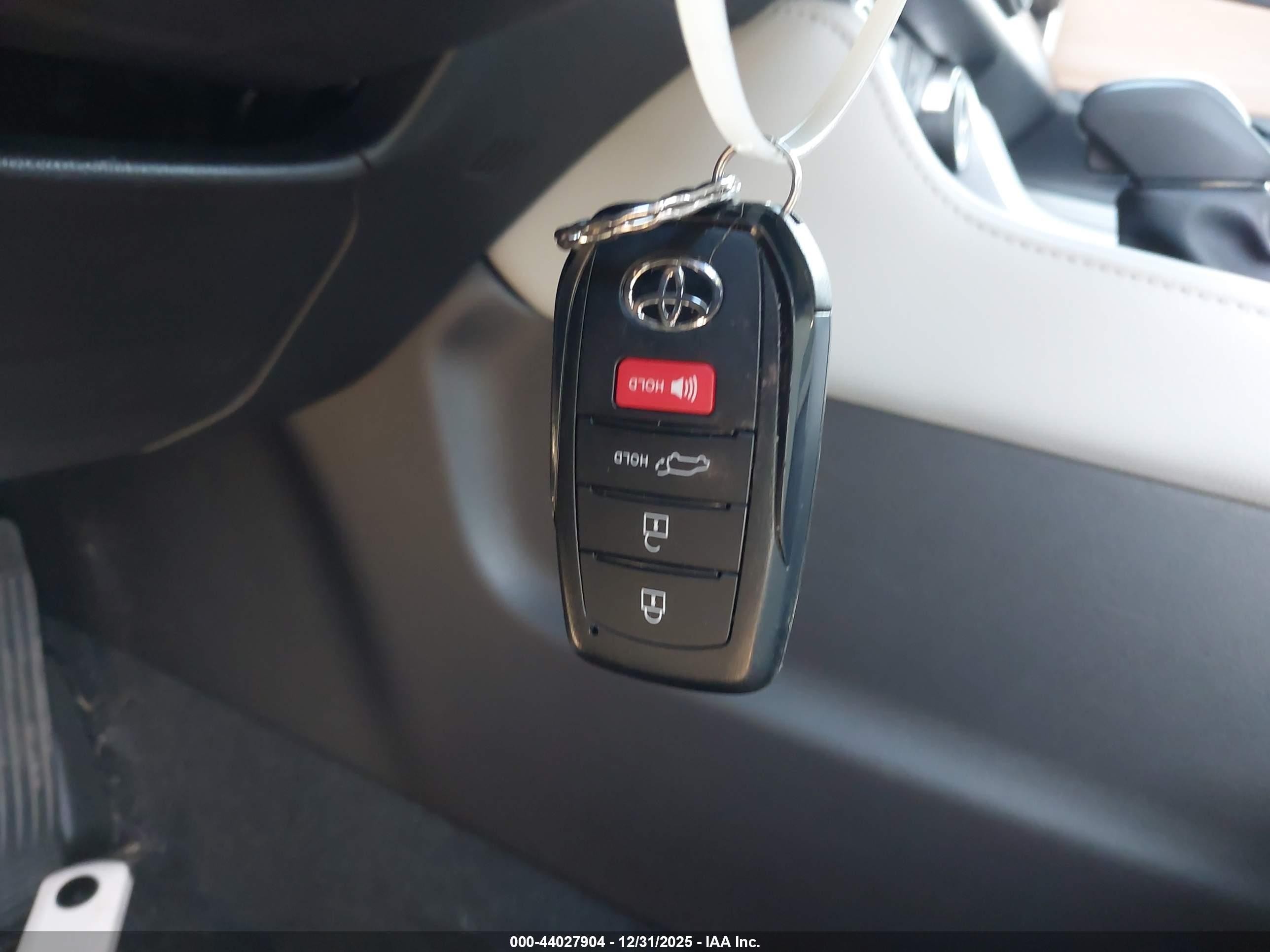 TOYOTA GRAND image 11